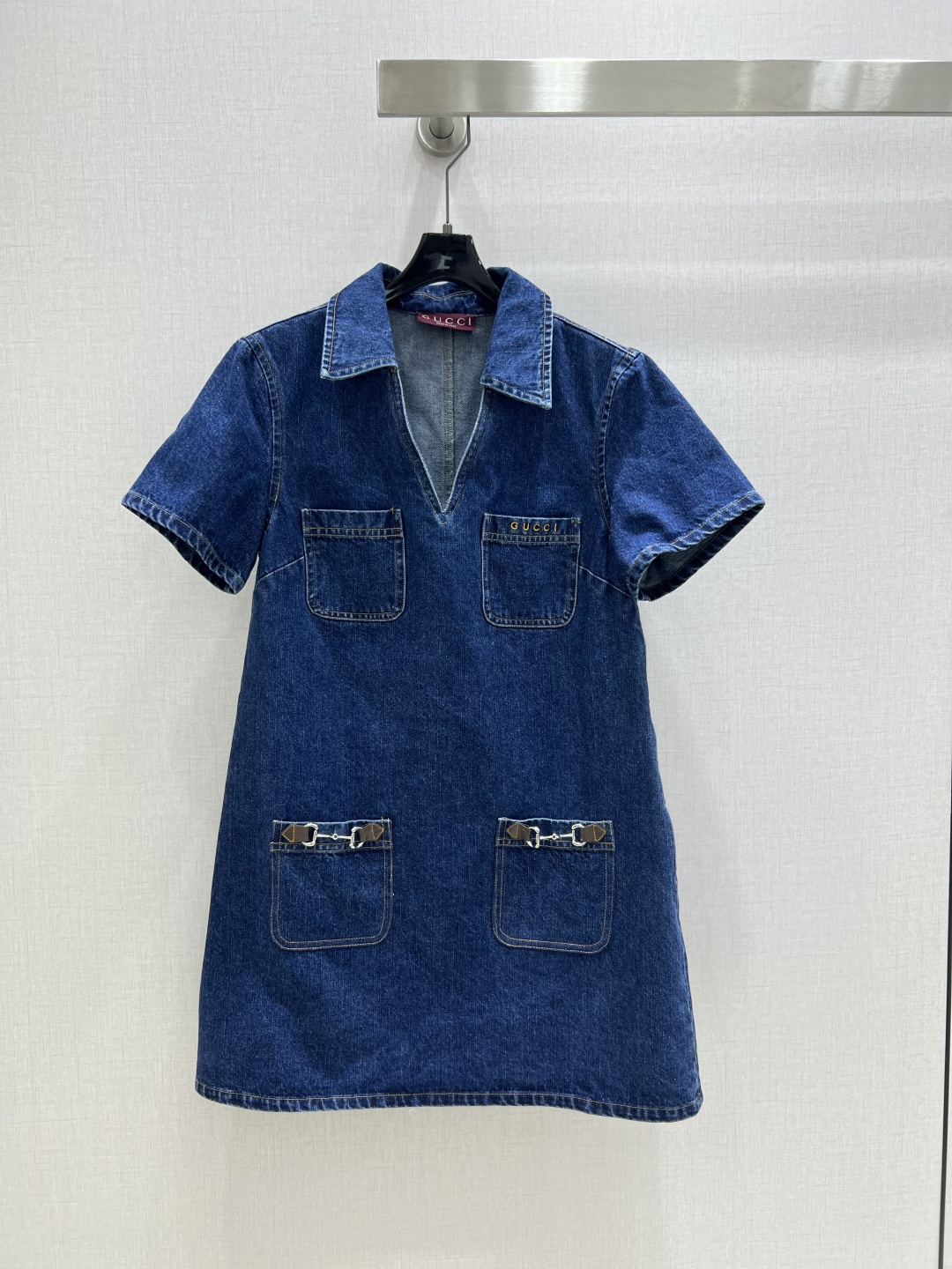 NO:503288,Highly recommended GUC* early autumn new style short-sleeved denim dress fashionable, low-key and luxurious and high-end!  The style is versatile and not picky, and the workmanship quality depends on the details. You must be a white, rich and beautiful person!  One color SML code high quality ABC, gucci, skirts, T-shirt, alexander wang19860909强烈推荐 GUC*早秋新款 短袖牛仔连衣裙 时髦低调气质又奢华高级！版型百搭不挑人,做工品质看细节.白富美必入！一个色 SML码 高品质ABC,,gucci,skirts,T-shirt,alexander wang,Women's clothing