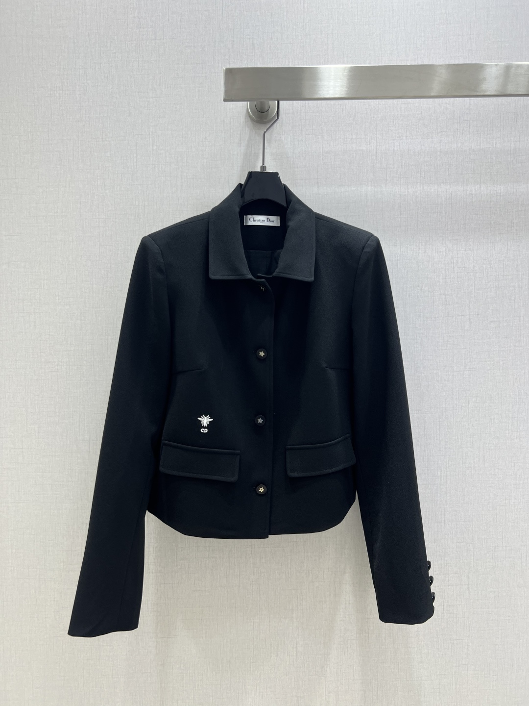 NO:496234,Highly recommended DIO*2025 early autumn new style, embroidered front shoulder long-sleeved jacket, classic design, exquisite and capable and decent upper body, and it is easy to match!  The customized imported fabric is quite crisp and stylish, full of high-end feel. It has a full texture and is fashionable and fashionable. It is recommended to buy it!  Two colors SML code high quality ABC, dior, jackets & coats,alexander wang19860909强烈推荐 DIO*2025早秋新款 刺绣正肩长袖外套 经典款设计,上身精致又干练得体,搭配起来随心应手！定制的进口面料挺括有型,满满的高级感.质感十足,时尚潮流,推荐入手！两个色 SML码 高品质ABC,,dior,jackets & coats,alexander wang,Women's clothing