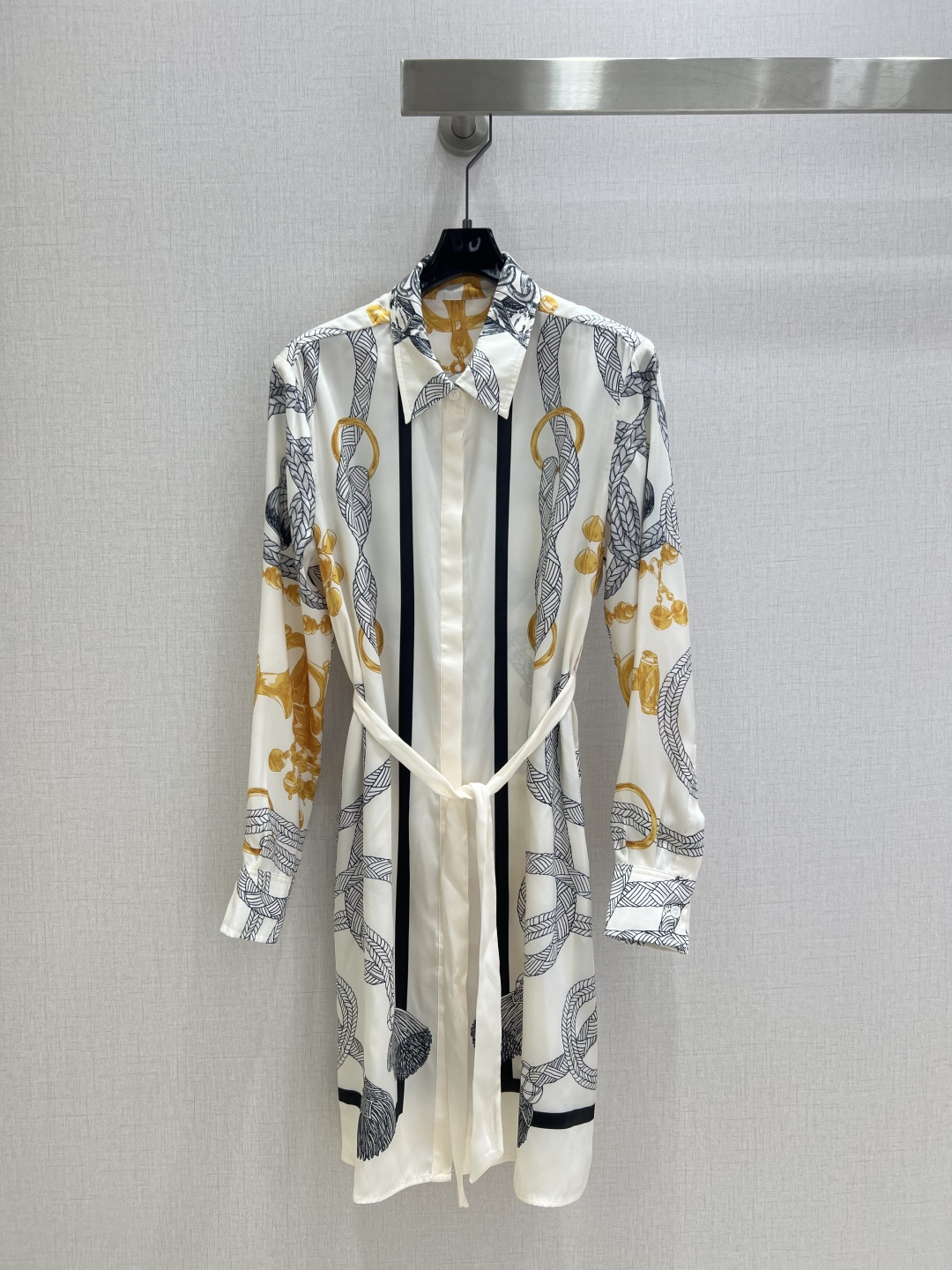 NO:487983,Highly recommended HER*2025 early autumn new style, printed belt shirt dress, a must-have versatile item for white and rich beauty!  Full positioning printing, the temperamental small lapel H-shaped style is simple and elegant. The casual belt is super slim on the upper body, and the perfect workmanship quality depends on the details!  Two colors SML code high quality A, skirts, shirts, alexander wang19860909强烈推荐 HER*2025早秋新款 印花腰带衬衫连衣裙 白富美必备百搭单品！全定位印花,气质小翻领H版型简约大气.随性系上腰带上身超显瘦,完美做工品质看细节！两个色 SML码 高品质A,,skirts,shirts,alexander wang,Women's clothing