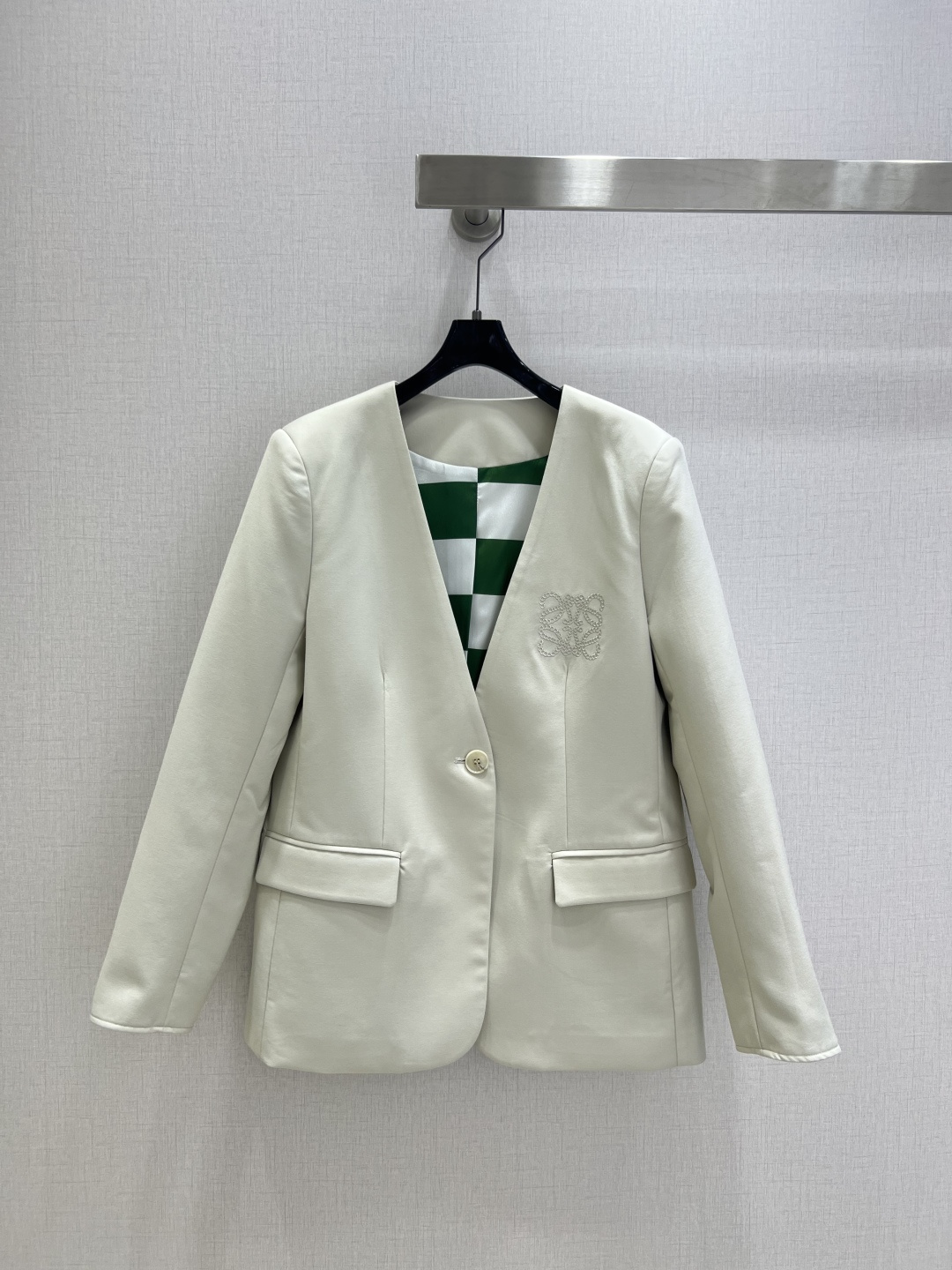 NO:492718,Highly recommended LOW latest style, lazy style casual blazer, high custom imported YB fabric, embroidered logo logo pattern, awesome design sense, fashionable, low-key, temperament, luxury and high-end, using Bingba new printed color lining, versatile style, not picky, workmanship quality depends on details, two colors, SML code, high-quality ABC,, jackets & coats, business suit, alexander wang19860909强烈推荐LOW*新款 慵懒风休闲西装外套 高定制进口YB面料 刺绣logo标志图案 设计感拉满的绝绝子 时髦低调气质又奢华高级 采用冰霸新印花彩色里布 版型百搭不挑人 做工品质看细节 两个色 SML码 高品质ABC,,jackets & coats,business suit,alexander wang,Women's clothing