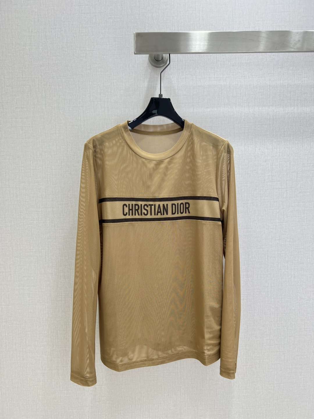 NO:490950,Highly recommended DIO*2025 early autumn new style, mesh base long-sleeved top, penetrating print, high-end and atmospheric, soft and elastic, comfortable, full of high-end outfit, semi-transparent, innovative fabric, light and soft, and the real thing is very good!  Tighten your body to show off your figure, your upper body is fashionable and versatile, and your outfit is beautiful. It is also beautiful to wear it off when you take off your coat!  High-quality workmanship depends on details Two colors SML codes High-quality, Dior, Jackets & coats, Alexander wang19860909强烈推荐 DIO*2025早秋新款 网纱打底长袖上衣 渗透印花 高级大气 柔软弹力很舒服 满满的穿搭高级感 半透视 创新面料 轻盈柔软 实物非常赞！紧身显身材 上身洋气百搭,穿搭好看 脱掉外套里搭也是美美的！高品质做工看细节 两个色 SML码 高品,,dior,jackets & coats,alexander wang,Women's clothing