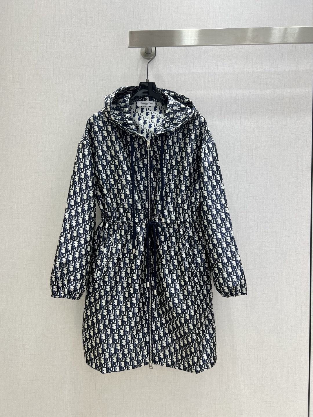 NO:503303,Highly recommended DIO* early autumn new style, full-print hooded waist dress, Monogram jacquard, fashionable, low-key, temperament, luxury and high-end!  The style is versatile and not picky. The original customized jacquard fabric is a complete set of customized accessories for mold opening. The quality of the workmanship depends on the details. White, rich and beautiful must be included!  One color SML code high quality ABC, dior, skirts, hats, alexander wang19860909强烈推荐 DIO*早秋新款 满印连帽收腰连衣裙 Monogram提花 时髦低调气质又奢华高级！版型百搭不挑人,原版定制提花面料 全套开模定制配件.做工品质看细节.白富美必入！一个色 SML码 高品质ABC,,dior,skirts,hats,alexander wang,Women's clothing