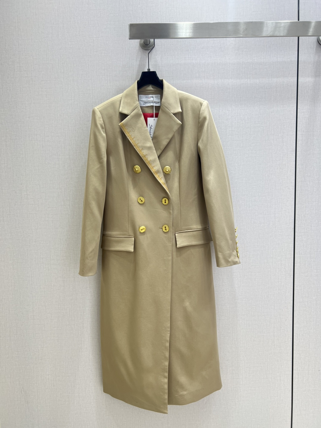 NO:496129,Highly recommended SCH*2025 early autumn new style, long windbreaker, long-sleeved jacket, British style, classic design, exquisite and capable and decent upper body, easy to match!  The customized imported fabric is quite crisp and stylish, full of high-end feel. It is full of texture and fashionable. It is recommended to buy it!  Workmanship quality depends on details Two colors SMLXL code High-quality ABC, Jackets & coats,alexander wang19860909强烈推荐 SCH*2025早秋新款 长款风衣长袖外套 英伦风气质 经典款设计 上身精致又干练得体,搭配起来随心应手！定制的进口面料挺括有型 满满的高级感.质感十足,时尚潮流 ,推荐入手！ 做工品质看细节 两个色 SMLXL码 高品质ABC,,jackets & coats,alexander wang,Women's clothing