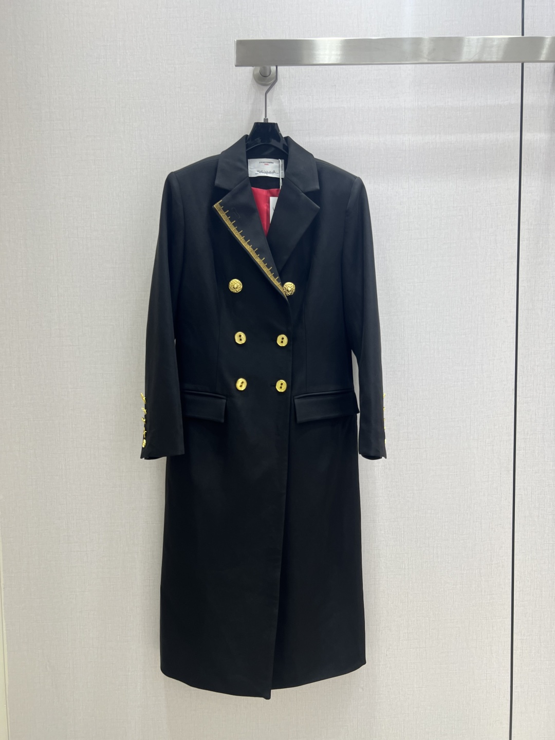 NO:496115,Highly recommended SCH*2025 early autumn new style, long windbreaker, long-sleeved jacket, British style, classic design, exquisite and capable and decent upper body, easy to match!  The customized imported fabric is quite crisp and stylish, full of high-end feel. It is full of texture and fashionable. It is recommended to buy it!  Workmanship quality depends on details Two colors SMLXL code High-quality ABC, Jackets & coats,alexander wang19860909强烈推荐 SCH*2025早秋新款 长款风衣长袖外套 英伦风气质 经典款设计 上身精致又干练得体,搭配起来随心应手！定制的进口面料挺括有型 满满的高级感.质感十足,时尚潮流 ,推荐入手！ 做工品质看细节 两个色 SMLXL码 高品质ABC,,jackets & coats,alexander wang,Women's clothing