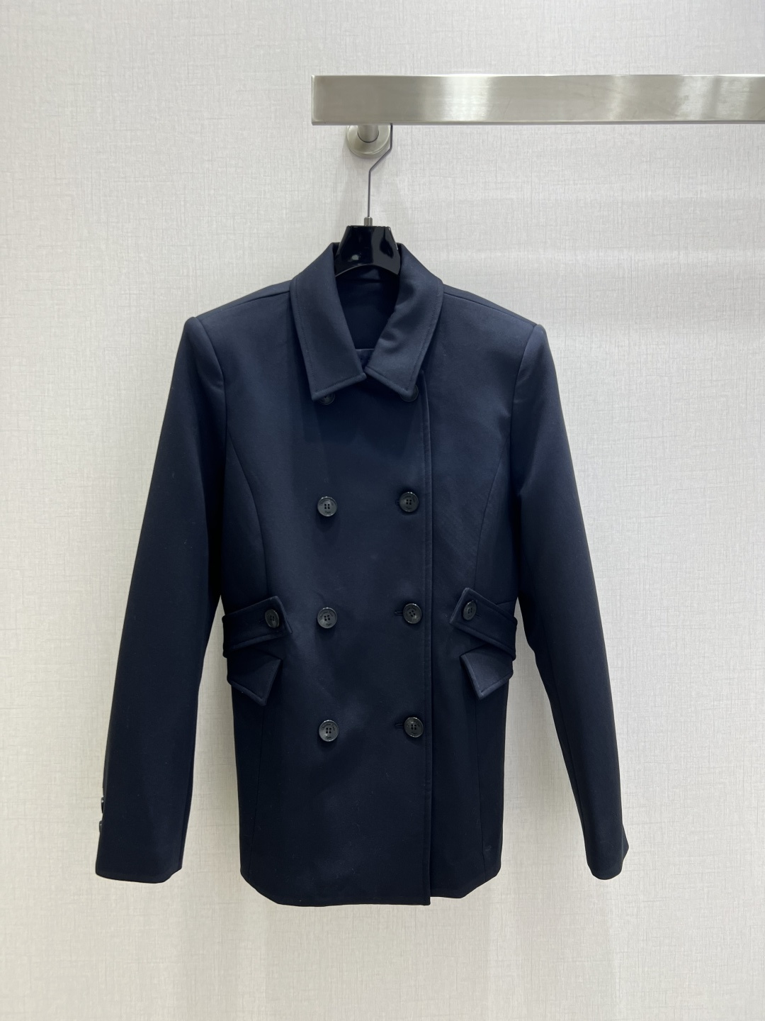 NO:493160,Highly recommended DiO*2025 early autumn new model, lapel double-breasted suit jacket, custom twill suit fabric texture is crisp and stylish and high-end. The double-breasted design enhances the layering of the clothes. The belt incorporates the graceful figure. The double-sided pocket decoration illuminates the shape. Simple design creates an elegant outline. Charming British elegant temperament style. Two colors. SML code. High-quality ABC,,dior, jackets & coats,business suit,alexander wang.19860909强烈推荐 DiO*2025早秋新款 翻领双排扣西装外套 定制斜纹西装面料质感挺括有型又高级 双排扣设计提升衣服层次感 腰带融入勾勒曼妙身形 双侧口袋装饰点亮造型 简约设计打造优雅的轮廓 魅力英伦优雅气质风 两个色 SML码 高品质ABC,,dior,jackets & coats,business suit,alexander wang,Women's clothing