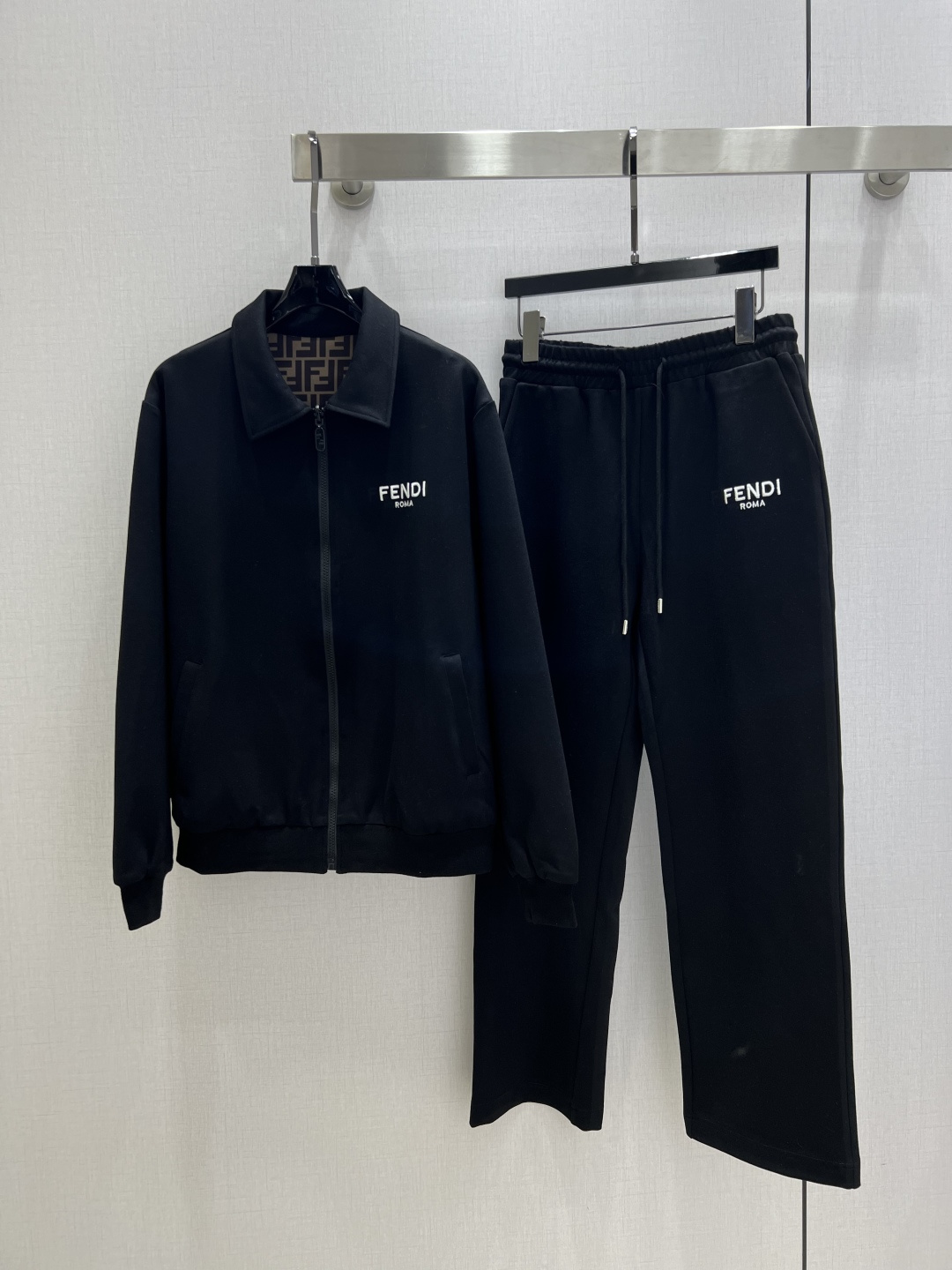 NO:491006,Highly recommended FEN*2025 early autumn new style hooded trousers suit jacket double-sided wear letter embroidery decoration super positive style two colors SML code High quality A,,fendi,jackets & coats,hats,alexander wang19860909强烈推荐 FEN*2025早秋新款 连帽长裤套装 外套双面穿 字母绣花装饰 版型超正 两个色 SML码 高品质A,,fendi,jackets & coats,hats,alexander wang,Women's clothing