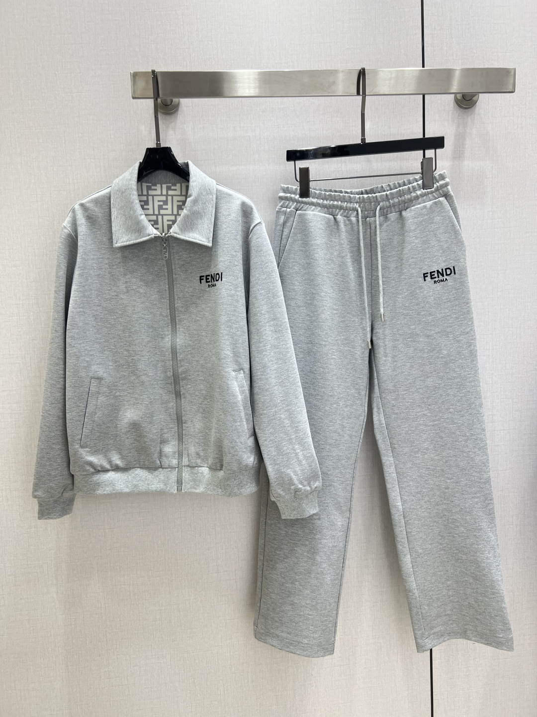 NO:491018,Highly recommended FEN*2025 early autumn new style hooded trousers suit jacket double-sided wear letter embroidery decoration super positive style two colors SML code high quality, fendi, jackets & coats,hats,alexander wang19860909强烈推荐 FEN*2025早秋新款 连帽长裤套装 外套双面穿 字母绣花装饰 版型超正 两个色 SML码 高品质,,fendi,jackets & coats,hats,alexander wang,Women's clothing