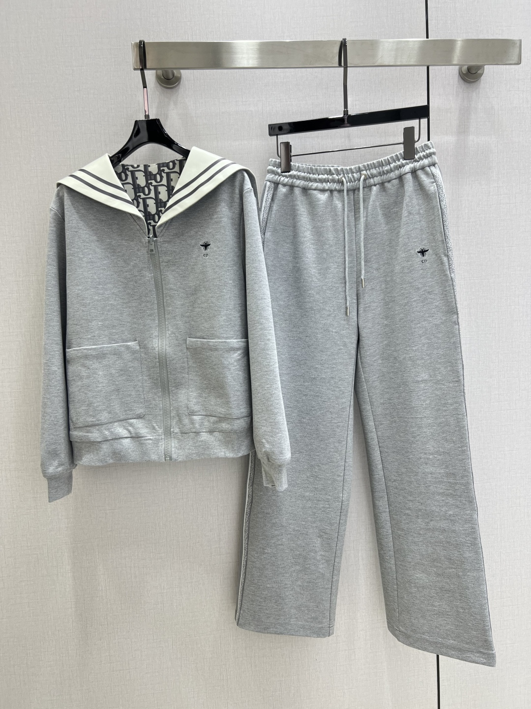 NO:489217,Highly recommended DIO*2025 early autumn new style printed jacket trousers suit jacket double-sided wearable, the upper body looks slim and enhances fashion, and is an elegant and elegant item. A must-have for the wardrobe!  Workmanship quality depends on the details. Big orders are thrown over, two colors, SML codes, high quality,,dior,jackets & coats,alexander wang19860909强烈推荐 DIO*2025早秋新款 印花外套长裤套装 外套双面可穿 上身显瘦又提升时髦度,优雅气质单品.衣橱必备！做工品质看细节. 大单子甩过来 两个色 SML码 高品质,,dior,jackets & coats,alexander wang,Women's clothing