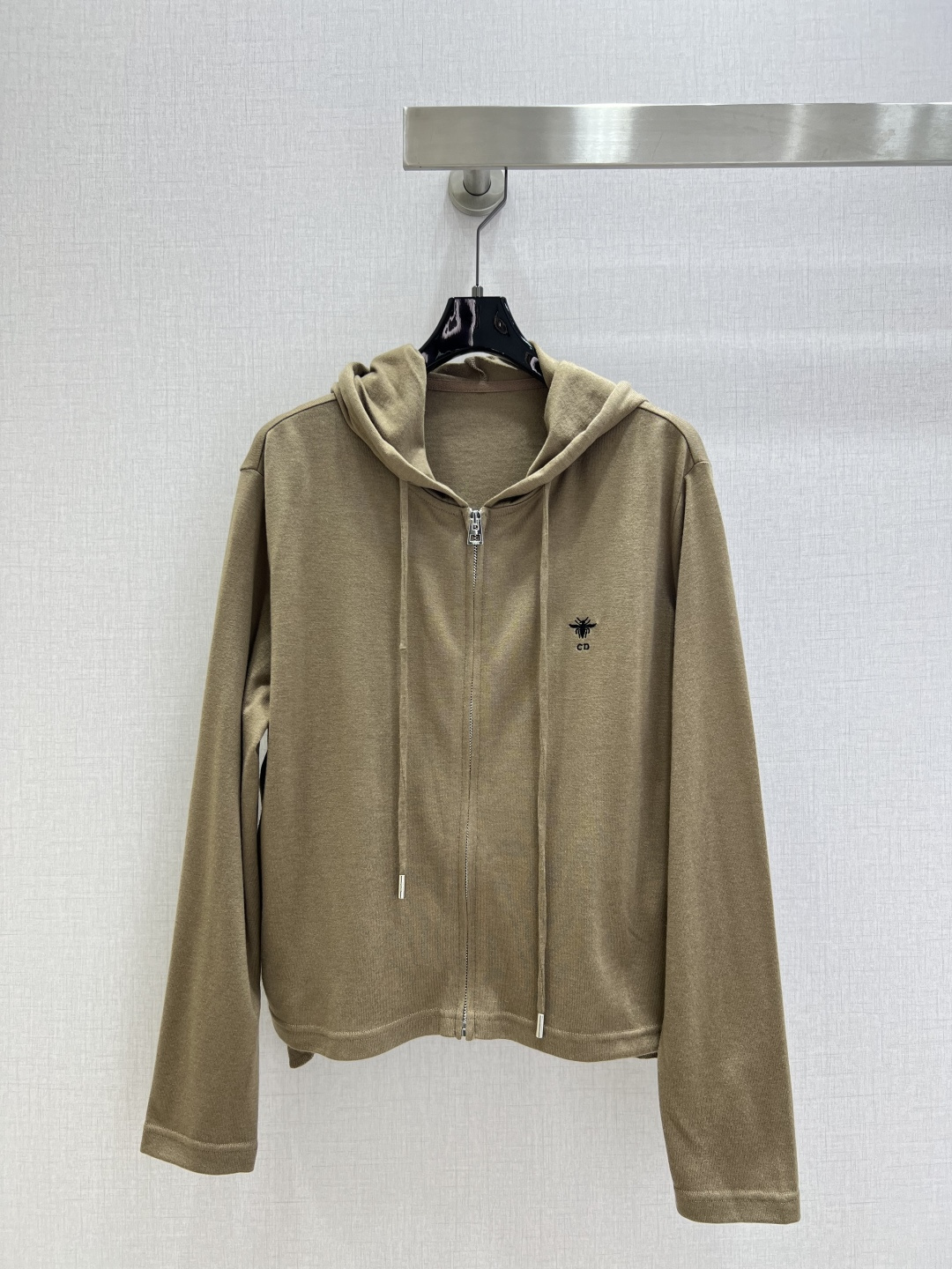 NO:491031,Highly recommended DIO*2025 early autumn new style hooded zipper jacket thin fabric, slim and enhance fashion, elegant temperament, a must-have for the wardrobe!  Workmanship quality depends on details. Spot three colors SML code high quality, dior, jackets & coats, hats, alexander wang19860909强烈推荐 DIO*2025早秋新款 连帽拉链外套 轻薄面料 上身显瘦又提升时髦度,优雅气质,衣橱必备！做工品质看细节.现货 三个色 SML码 高品质,,dior,jackets & coats,hats,alexander wang,Women's clothing