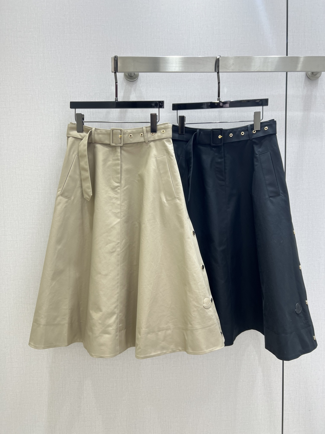 NO:492762,Highly recommended MON* early autumn new style, belt suit and long skirt, another favorite of fashion experts!  Exquisite details, every piece is full of surprises. High fashion craftsmanship, outstanding style, no pick on body shape, practical and versatile. Combination of comfort and function, strong push. Two colors SML code, high-quality ABC,, skirts, business suit, alexander wang19860909强烈推荐 MON*早秋新款 腰带西装长半裙 又一款时尚达人的心头好！细节精致 每一件到手都是惊喜满溢 高级时装工艺 版型绝绝子 不挑身材 实用百搭 舒适与功能相结合,强推入手.两个色 SML码 高品质ABC,,skirts,business suit,alexander wang,Women's clothing