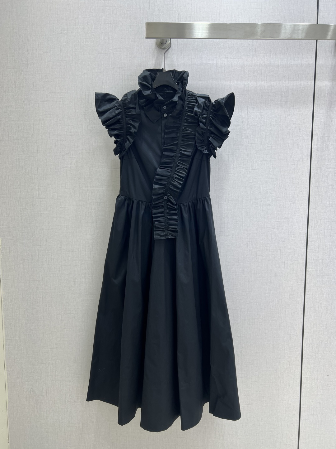 NO:493072,Highly recommended DIO*2025 early autumn new style, ruffled small flying sleeve shirt dress, low-key luxury three-dimensional tailoring, streamlined line design, noble and elegant, gentle and intellectual temperament, imported special materials, amazing when received, custom fabric texture is super!  One color SMLXL code high quality ABC, dior, skirts, shirts, alexander wang19860909强烈推荐 DIO*2025早秋新款 荷叶边小飞袖衬衫连衣裙 低调奢华立体剪裁 精简线条感设计 高贵典雅又尽显温柔知性的气质 进口特殊材质 收到手会很惊艳 定制面料质感超赞！一个色 SMLXL码 高品质ABC,,dior,skirts,shirts,alexander wang,Women's clothing