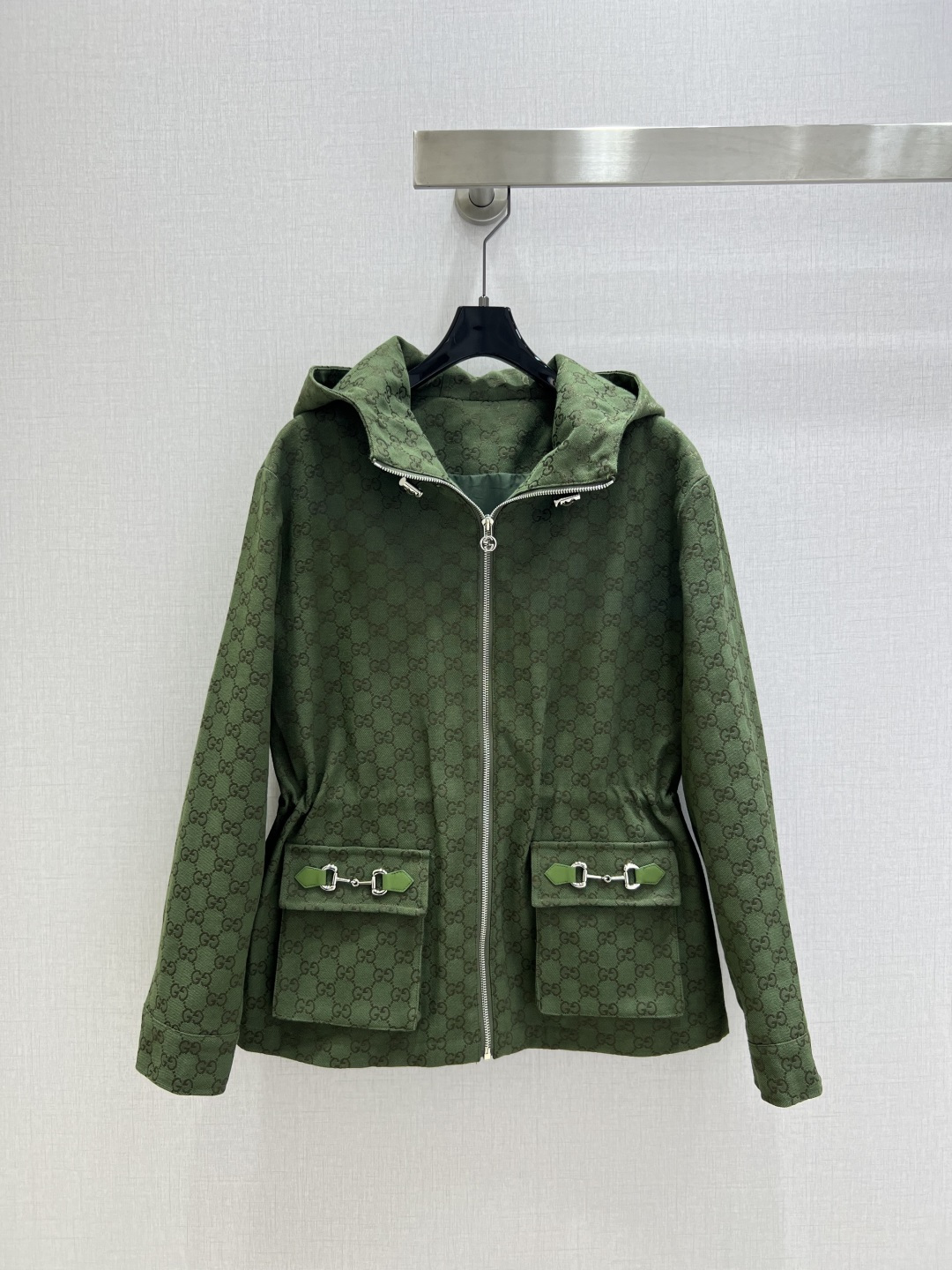 NO:499847,Highly recommended GUC*2025 early autumn new model, double G jacquard pocket jacket, produced by Rocket Speed!  The whole piece is three-dimensional tailored, with all-round exquisite upper body, super cover flesh to make it look slimming, simple, refreshing and fashionable, elegant and fashionable, huge and versatile, very beautiful colors, high-end fabric and textured two colors SML code, high-quality ABC,, gucci, jackets & coats, alexander wang19860909强烈推荐 GUC*2025早秋新款 双G提花口袋外套 火箭速度出品！整件立体剪裁 全方位精致做上身超级遮肉显瘦 简简单单 穿出清爽时髦的高级感 日常优雅又时髦巨百搭 颜色很好看 面料高级又有质感 两个色 SML码 高品质ABC,,gucci,jackets & coats,alexander wang,Women's clothing