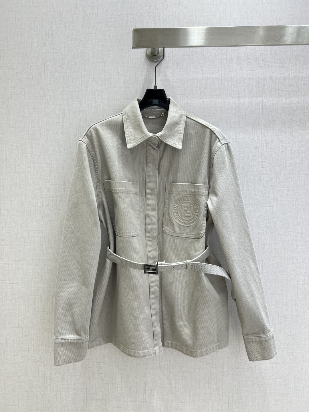 NO:502607,Highly recommended FEN*2025 early autumn new style, belted denim jacket, delicate and soft texture, classic age-reducing item!  The design is fashionable and does not picky about people's upper body and makes you look slim!  The perfect item that is a must-have for white and rich beauty. The texture is excellent and the workmanship is perfect. One color SML code. High-quality ABC, fendi, jackets & coats, alexander wang19860909强烈推荐 FEN*2025早秋新款 腰带牛仔长款外套 质感细腻软糯 经典减龄单品！设计时髦版型不挑人上身巨显瘦！白富美必收的完美单品.质感超赞完美做工品质 一个色 SML码 高品质ABC,,fendi,jackets & coats,alexander wang,Women's clothing