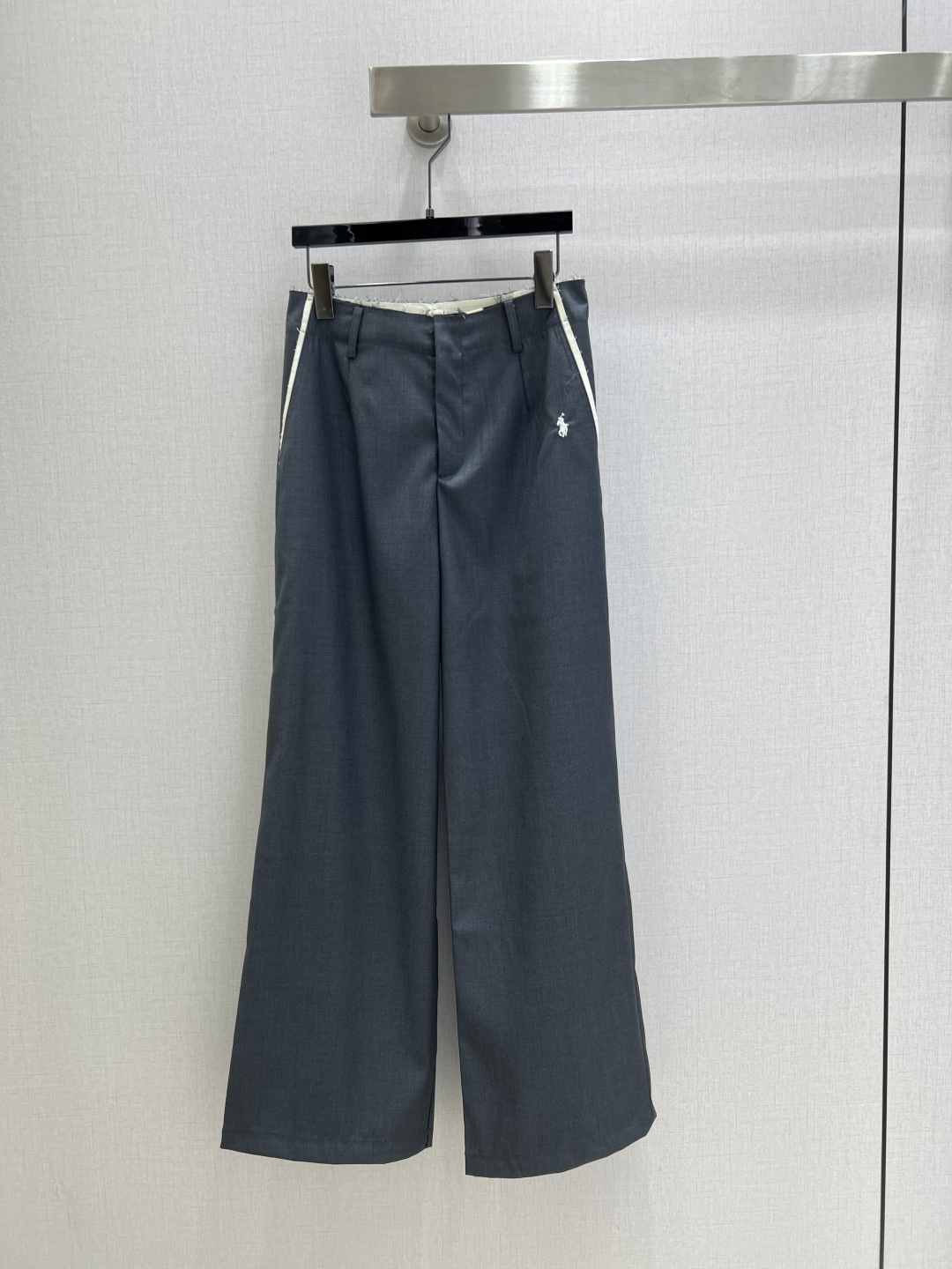 NO:506134,Highly recommended RL*2025 early autumn new style, straight-leg trousers, fashionable and easy-to-wear walking casual pants, versatile style, high-end customization, comfortable fabric, casual and free!  The color is beautiful and the texture is good!  Retro and fashionable, you can control all kinds of figures!  Two colors SML code high quality ABC, business suit, alexander wang19860909强烈推荐 RL*2025早秋新款 西装直筒长裤 时髦好穿度爆棚的行走的休闲裤 风格百搭 高级定制 舒适的面料 随性洒脱！不旦颜色美,质感也敲好！复古又时尚 各种身材都可以驾驭！两个色 SML码 高品质ABC,,business suit,alexander wang,Women's clothing