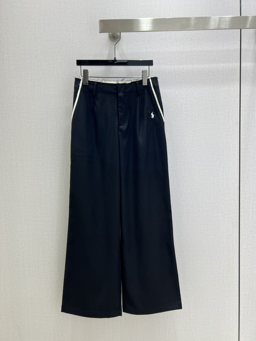 NO:506144,Highly recommended RL*2025 early autumn new style, straight-leg trousers, fashionable and easy-to-wear walking casual pants, versatile style, high-end customization, comfortable fabric, casual and free!  The color is beautiful and the texture is good!  Retro and fashionable, you can control all kinds of figures!  Two colors SML code high quality ABC, business suit, alexander wang19860909强烈推荐 RL*2025早秋新款 西装直筒长裤 时髦好穿度爆棚的行走的休闲裤 风格百搭 高级定制 舒适的面料 随性洒脱！不旦颜色美,质感也敲好！复古又时尚 各种身材都可以驾驭！两个色 SML码 高品质ABC,,business suit,alexander wang,Women's clothing