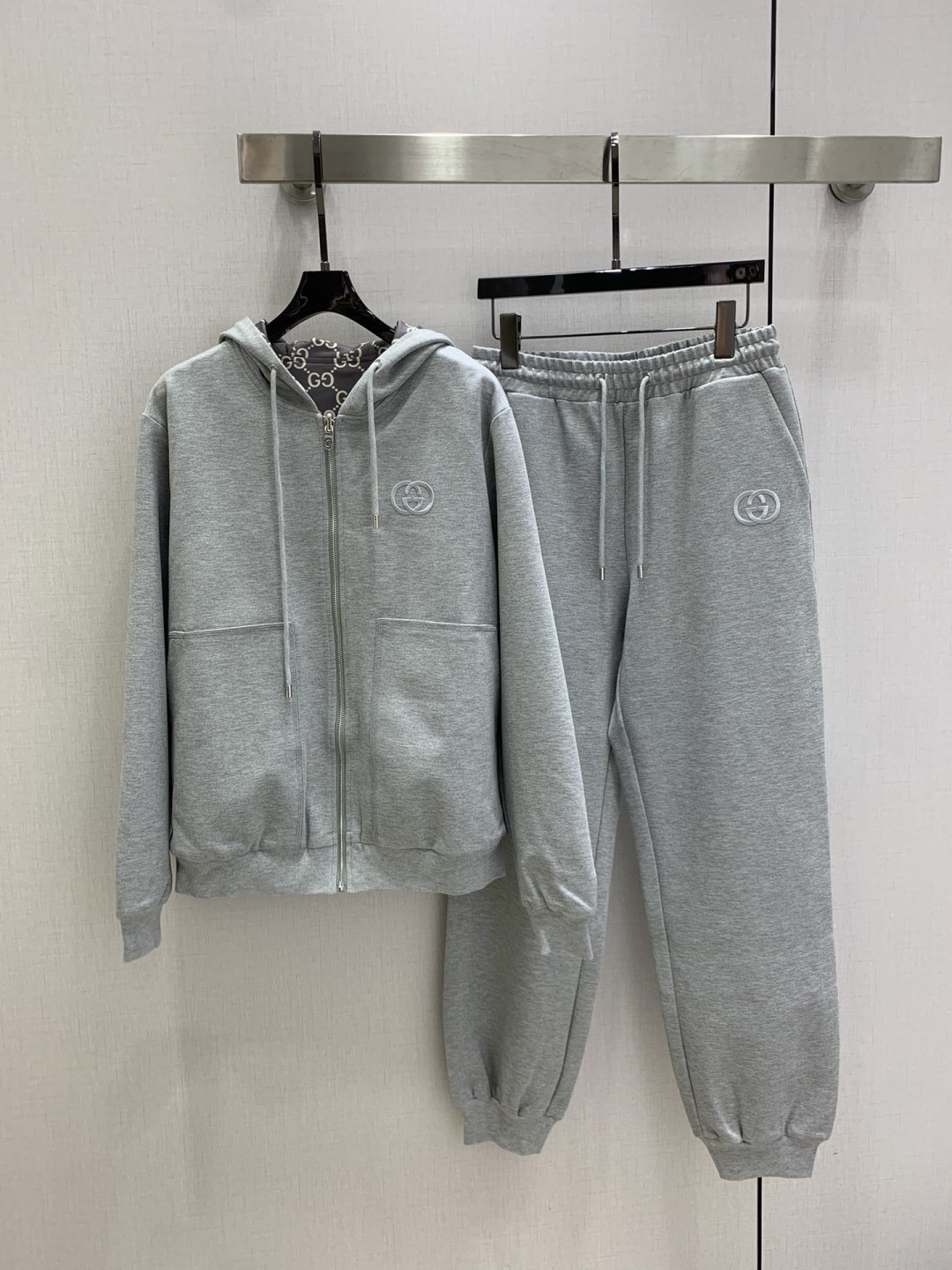 NO:505161,Highly recommended GUC*2025 early autumn new style, hooded printed trousers suit, double-sided jacket, slimming on the upper body and improving fashion, elegant and elegant item. A must-have for the wardrobe!  Workmanship quality depends on details. Two colors SML code High-quality ABC, gucci, jackets & coats, hats, alexander wang19860909强烈推荐 GUC*2025早秋新款 连帽印花长裤套装 外套双面可穿 上身显瘦又提升时髦度,优雅气质单品.衣橱必备！做工品质看细节.两个色 SML码 高品质ABC,,gucci,jackets & coats,hats,alexander wang,Women's clothing