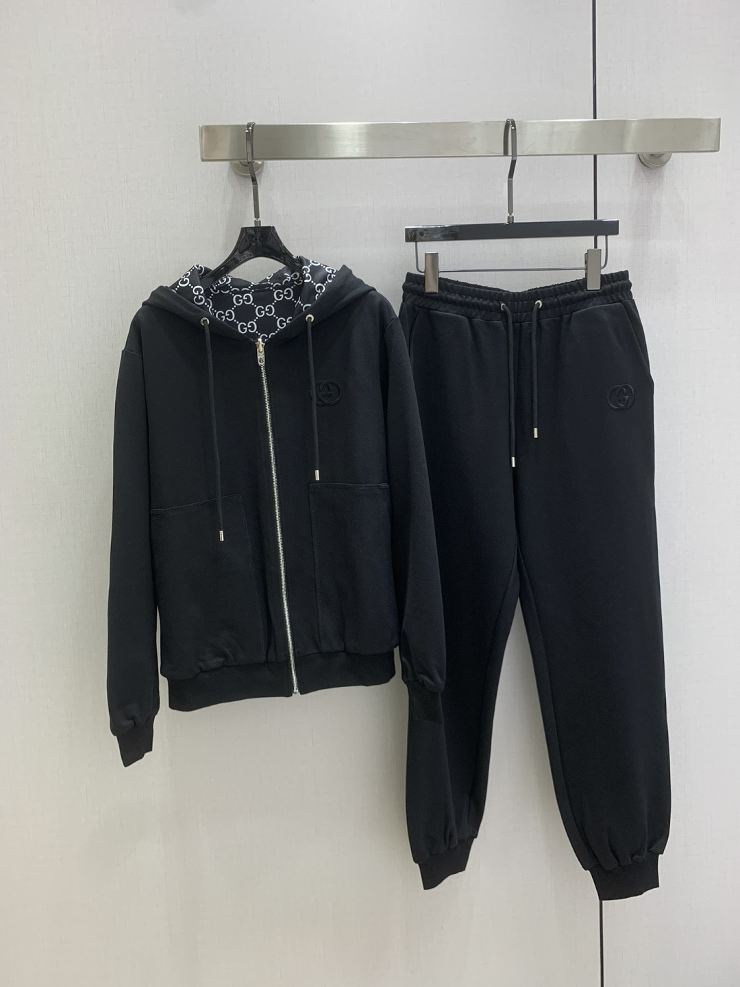 NO:505171,Highly recommended GUC*2025 early autumn new style, hooded printed trousers suit, double-sided jacket, slimming on the upper body and improving fashion, elegant and elegant item. A must-have for the wardrobe!  Workmanship quality depends on details. Two colors SML code High-quality ABC, gucci, jackets & coats, hats, alexander wang19860909强烈推荐 GUC*2025早秋新款 连帽印花长裤套装 外套双面可穿 上身显瘦又提升时髦度,优雅气质单品.衣橱必备！做工品质看细节.两个色 SML码 高品质ABC,,gucci,jackets & coats,hats,alexander wang,Women's clothing