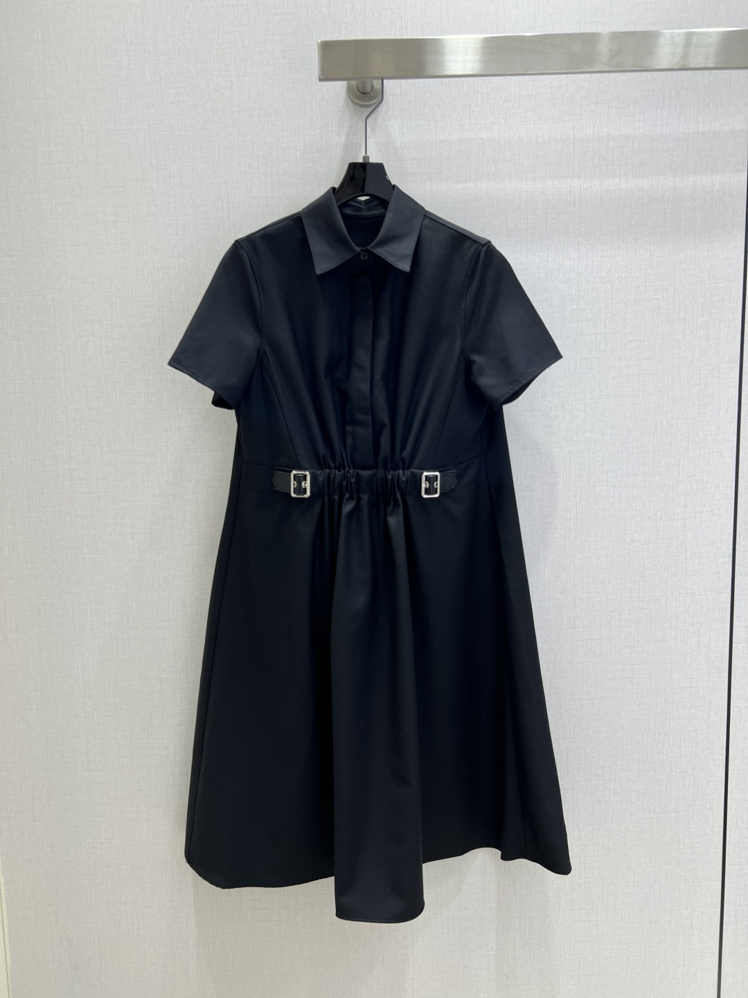 NO:506199,Highly recommended LOE*2025 early autumn new style, pleated shirts and short-sleeved dress, fashionable and stylish online, highly practical and versatile, capable, neat and stylish, recommended daily wear, online, details, essential items to enhance temperament, one color, SMLXL code, high-quality ABC,,loewe, skirts,shirts,T-shirt,alexander wang19860909强烈推荐 LOE*2025早秋新款 压褶衬衫短袖连衣裙 时髦感在线实穿性很高百搭 干练利落时髦有致 日常穿搭推荐款 细节感在线 提升气质感必备单品 一个色 SMLXL码 高品质ABC,,loewe,skirts,shirts,T-shirt,alexander wang,Women's clothing