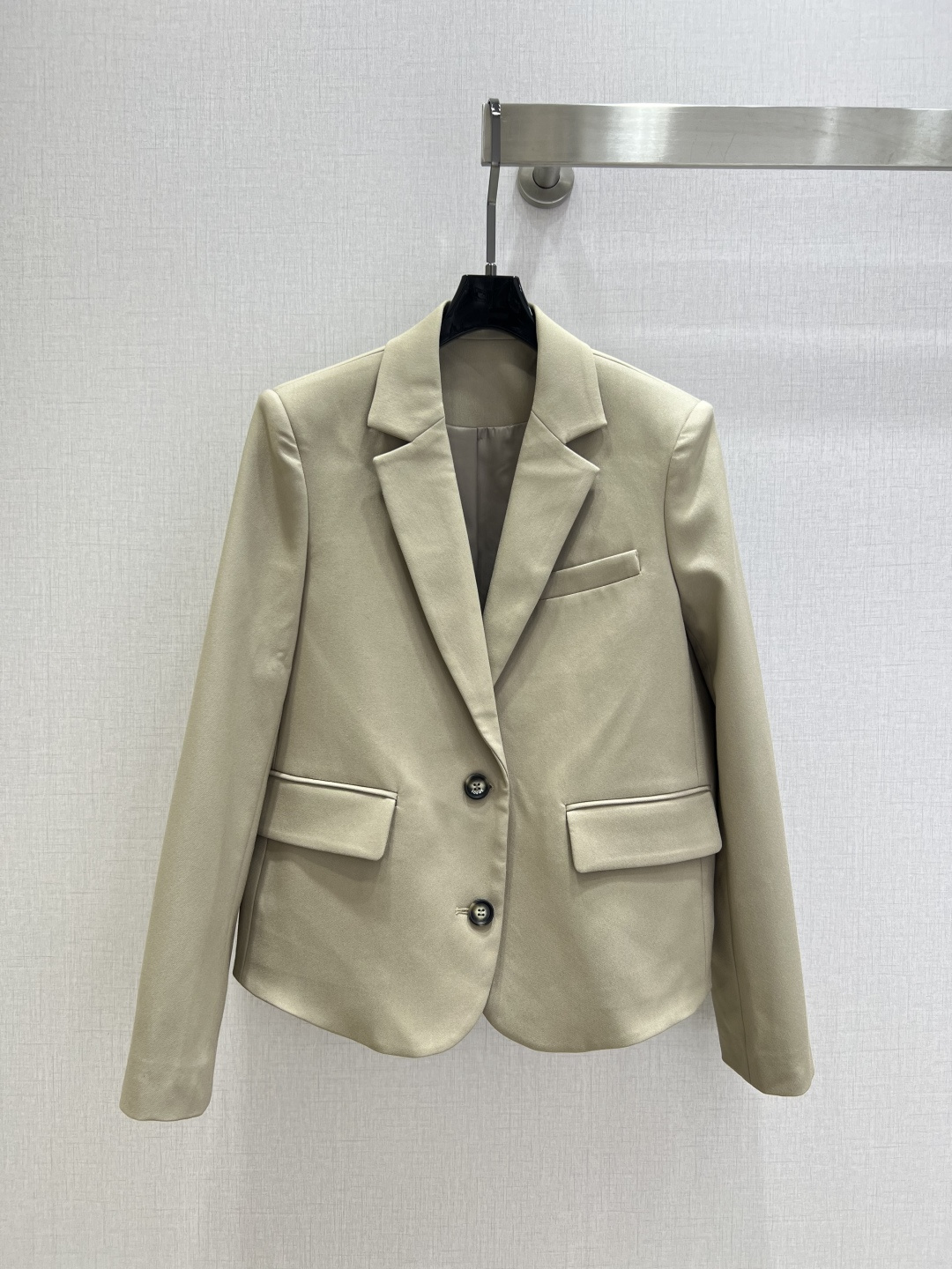 NO:506202,Highly recommended LOE*2025 early autumn new style, simple suit jacket, fashionable, low-key, temperament, luxury and high-end!  The style is versatile and not picky. The original customized fabric depends on the quality of the workmanship. It is a must-have for white, rich and beautiful people!  Two colors SMLXL code high quality ABC, loewe, jackets & coats, business suit, alexander wang19860909强烈推荐 LOE*2025早秋新款 简约西装外套 时髦低调气质又奢华高级！版型百搭不挑人,原版定制面料 做工品质看细节.白富美必入！两个色 SMLXL码 高品质ABC,,loewe,jackets & coats,business suit,alexander wang,Women's clothing