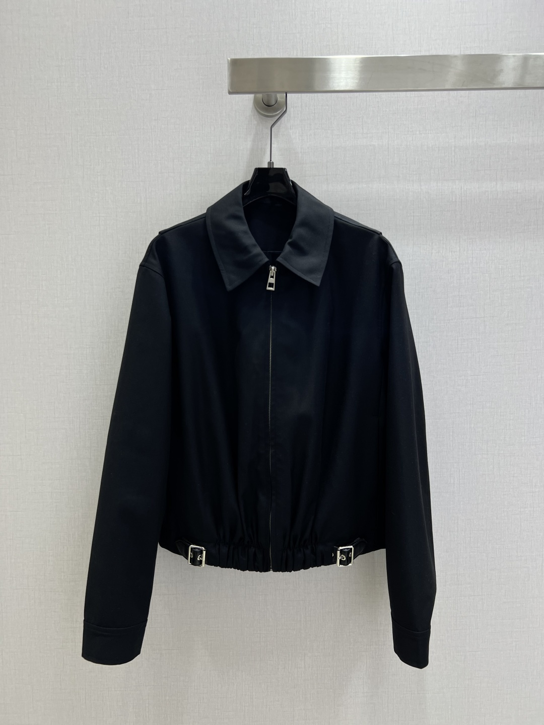 NO:506214,Highly recommended LOE*2025 early autumn new style, lapel zipper long-sleeved jacket, fashionable, low-key, temperament, luxury and high-end!  The style is versatile and not picky. The original customized fabric depends on the quality of the workmanship. It is a must-have for white, rich and beautiful people!  Two colors SMLXL code high quality ABC, loewe, jackets & coats,alexander wang19860909强烈推荐 LOE*2025早秋新款 翻领拉链长袖外套 时髦低调气质又奢华高级！版型百搭不挑人,原版定制面料 做工品质看细节.白富美必入！两个色 SMLXL码 高品质ABC,,loewe,jackets & coats,alexander wang,Women's clothing