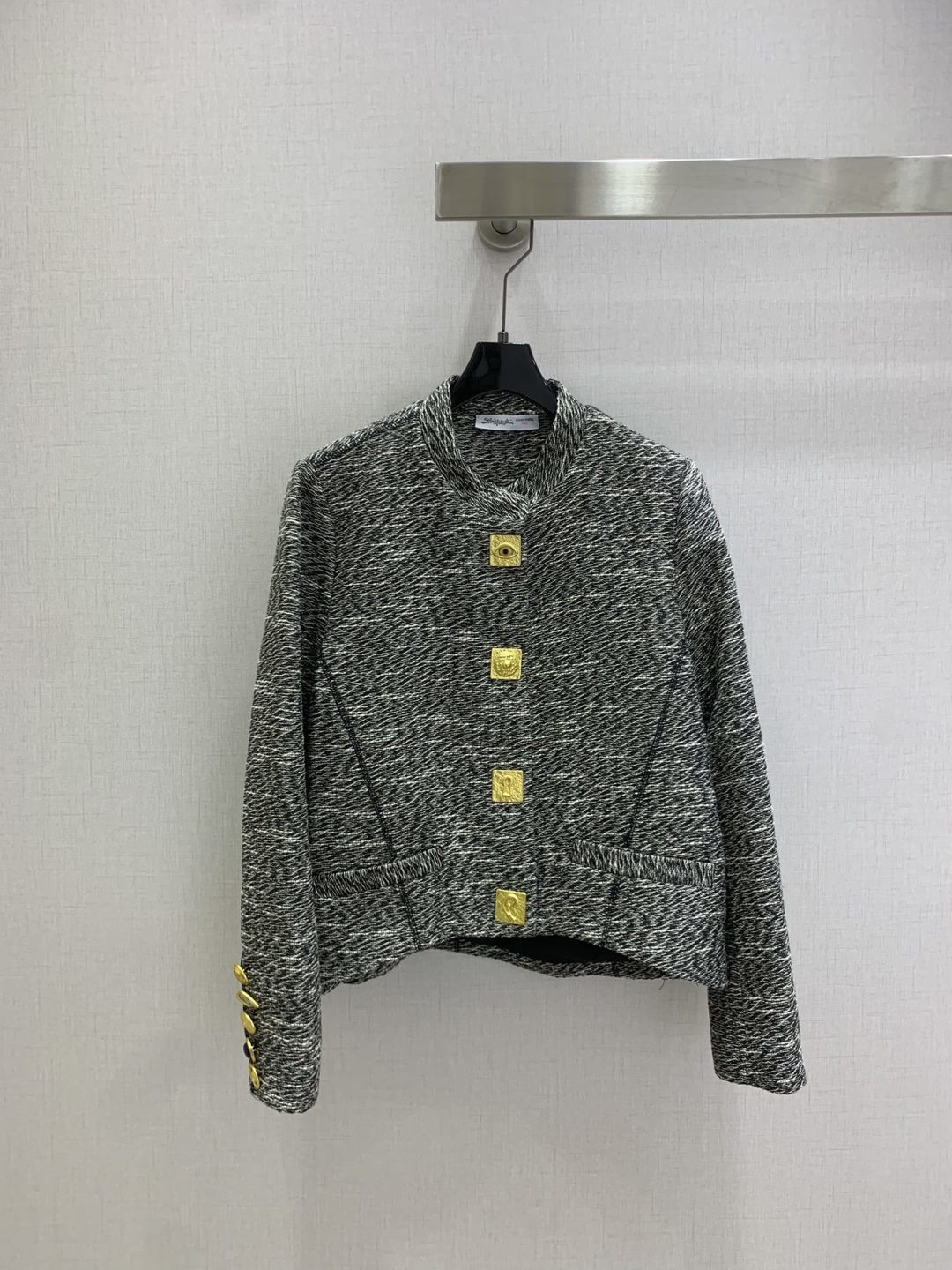 NO:506767,Highly recommended SCH* early autumn new style, stand-up collar short long-sleeved jacket, hemp grey fabric, metal button decoration, heavy craftsmanship, excellent texture, one color, SML code, high quality ABC,, jackets & coats,alexander wang19860909强烈推荐 SCH*早秋新款 立领短款长袖外套 麻灰面料 金属扣子装饰 重工艺 质感超棒 一个色 SML码 高品质ABC,,jackets & coats,alexander wang,Women's clothing