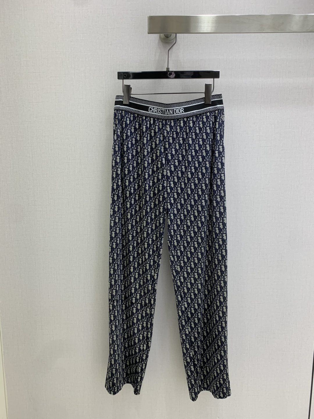 NO:507726,Highly recommended DIO*2025 early autumn new style, full-print webbing velvet presbyopia straight-leg trousers, fashionable and easy-to-wear walking casual pants, versatile style, high-end customization, comfortable fabric, casual and free!  The color is beautiful and the texture is good!  Retro and fashionable, you can control all kinds of figures!  One color SML code high quality ABC, dior, alexander wang19860909强烈推荐 DIO*2025早秋新款 满印织带丝绒老花直筒长裤 时髦好穿度爆棚的行走的休闲裤 风格百搭 高级定制 舒适的面料 随性洒脱！不旦颜色美,质感也敲好！复古又时尚 各种身材都可以驾驭！一个色 SML码 高品质ABC,,dior,alexander wang,Women's clothing