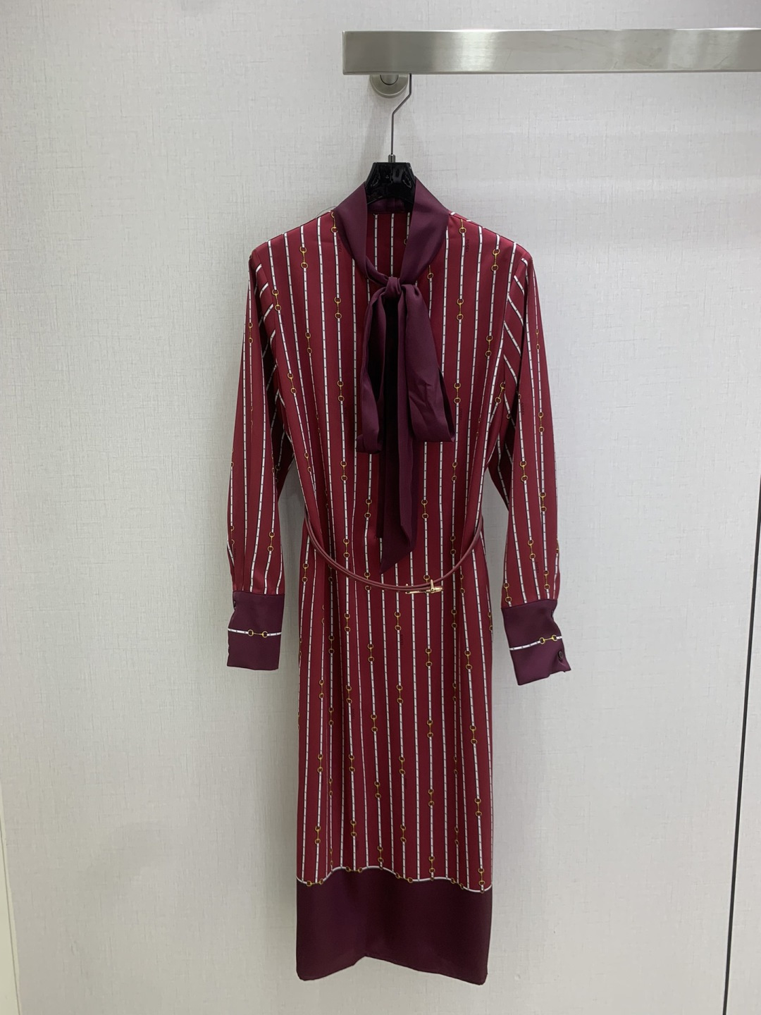 NO:517140,Highly recommended GUC* early autumn new style, striped printed belt dress, penetrating print, classic and stylish, everything can be perfectly controlled~ high-end ready-to-wear method, the details are so beautiful!  Exquisite and daily, easy to control!  Great texture!  Age-reducing fashion casual girlish feeling, one color SMLXL code high quality ABC, gucci, skirts, alexander wang19860909强烈推荐 GUC*早秋新款 条纹印花腰带连衣裙 渗透印花 经典又有型 各种都能完美驾驭～高级成衣做法,细节美到爆！精美又日常,轻松驾驭！质感棒棒哒！减龄 时尚 休闲少女感,一个色 SMLXL码 高品质ABC,,gucci,skirts,alexander wang,Women's clothing