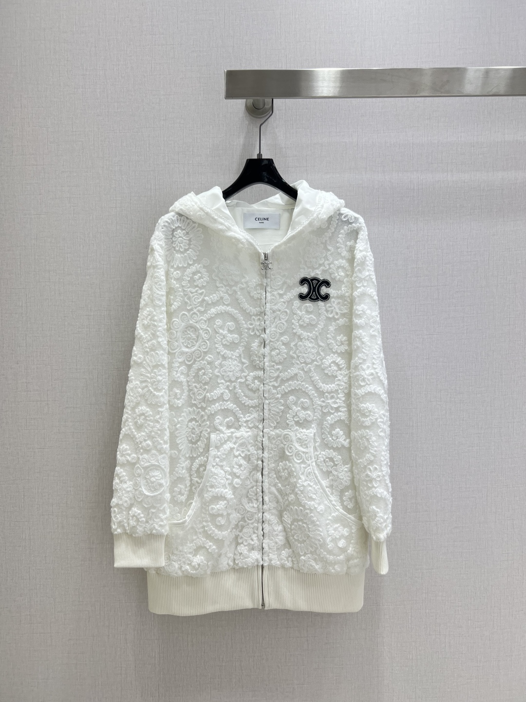 NO:534816,Highly recommended CEL*2025 early autumn new style hooded water-soluble lace jacket, low-key at a glance, a stunning style, water-soluble flowers, super beautiful lifelike butterfly love flowers, beautiful fairy This length can show off the body proportions well and maintain elegance and stability, and can hold on to various occasions. One color SML code, high-quality ABC,, jackets & coats,hats,alexander wang19860909强烈推荐 CEL*2025早秋新款 连帽水溶蕾丝外套 一眼低调 细看惊艳的一款 水溶花 超好看栩栩如生的蝶恋花 唯美仙女 这个长度能很好展现身材比例又保持优雅稳重能hold住各种场合 一个色 SML码 高品质ABC,,jackets & coats,hats,alexander wang,Women's clothing