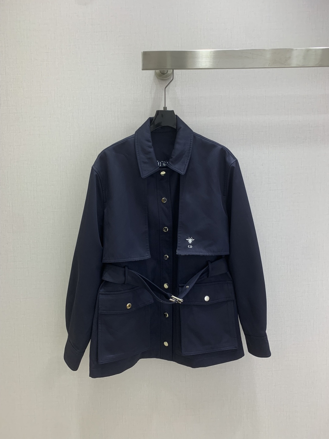 NO:536667,Highly recommended DIO*2025 early autumn new style, lapel belt windbreaker jacket, British style, classic design, exquisite and capable and decent upper body, easy to match!  The customized imported fabric is quite crisp and stylish, full of high-end feel. It is full of texture and fashionable. It is recommended to buy it!  Workmanship quality depends on details Two colors SML code High-quality ABC,,dior,jackets & coats,alexander wang19860909强烈推荐 DIO*2025早秋新款 翻领腰带风衣外套 英伦风气质 经典款设计 上身精致又干练得体,搭配起来随心应手！定制的进口面料挺括有型 满满的高级感.质感十足,时尚潮流 ,推荐入手！ 做工品质看细节 两个色 SML码 高品质ABC,,dior,jackets & coats,alexander wang,Women's clothing