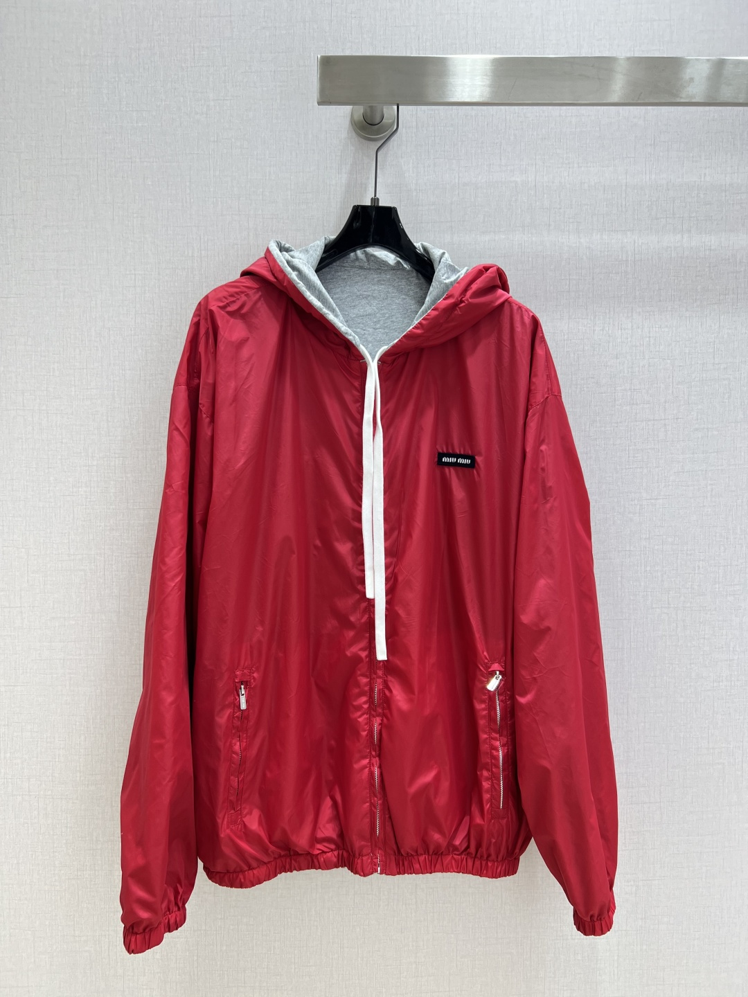 NO:536582,Highly recommended MIU*2025 early autumn new style, hooded double-sided jacket, capable, neat, fashionable and orderly, recommended styles for daily wear, online, essential items to enhance temperament, one color, SML code, high-quality ABC,,miumiu, jackets & coats,hats,alexander wang19860909强烈推荐 MIU*2025早秋新款 连帽双面穿外套 干练利落时髦有致 日常穿搭推荐款 细节感在线 提升气质感必备单品 一个色 SML码 高品质ABC,,miumiu,jackets & coats,hats,alexander wang,Women's clothing