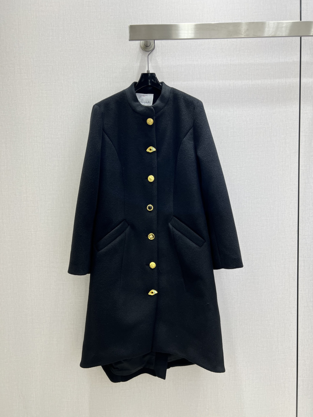 NO:536626,Highly recommended SCH*2025 early autumn new style, small stand-up collar pocket coat, classic design, exquisite and capable and decent upper body, easy to match!  The customized imported fabric is quite crisp and stylish, full of high-end feel. It is full of texture and fashionable. It is recommended to buy it!  Workmanship quality depends on details One color SML code High-quality ABC, Jackets & coats,alexander wang19860909强烈推荐 SCH*2025早秋新款 小立领口袋大衣外套 经典款设计 上身精致又干练得体,搭配起来随心应手！定制的进口面料挺括有型 满满的高级感.质感十足,时尚潮流 ,推荐入手！ 做工品质看细节 一个色 SML码 高品质ABC,,jackets & coats,alexander wang,Women's clothing