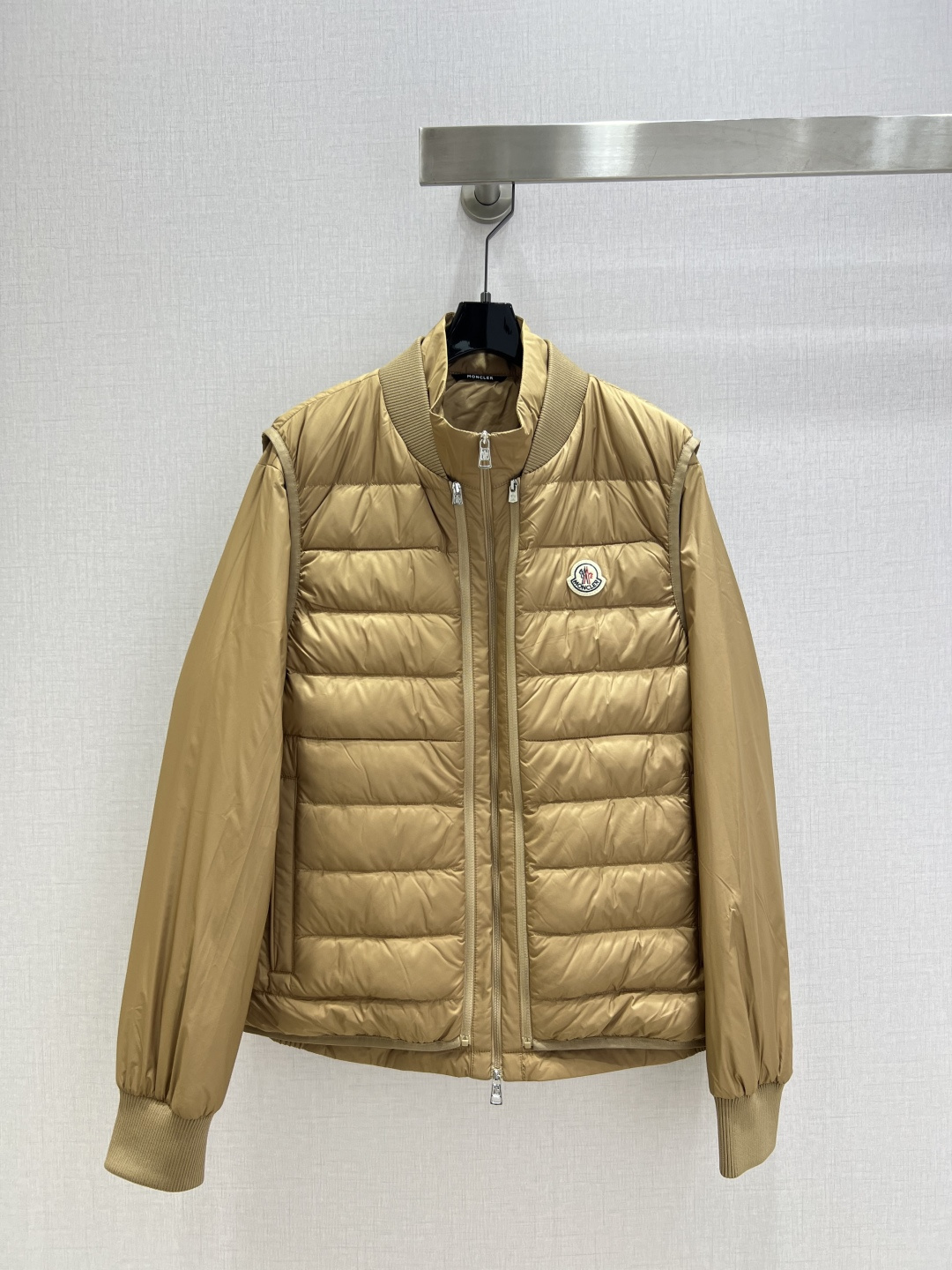 NO:544916,It is highly recommended to wear dust bags. MON*2025 early autumn new model, two-piece down jacket, high-end product, fashion must be included. This outfit has a particularly powerful function. It can create a high-slim upper body effect, and is casual and elegant!  Highly recommended to keep the product. The imported fabric has a great texture!  Workmanship quality depends on details. Large products have been released. Two colors 12345 codes. High-quality ABC,, jackets & coats, down jacket, alexander wang19860909配防尘袋强烈推荐 MON*2025早秋新款 两件套羽绒外套 高定出品 时髦精必入 这穿搭的功能特别强大 随意打造显高显瘦的上身效果,随性气质！强烈推荐自留款 进口面料质感超赞！做工品质看细节 大货已出 两个色 12345码 高品质ABC,,jackets & coats,down jacket,alexander wang,Women's clothing