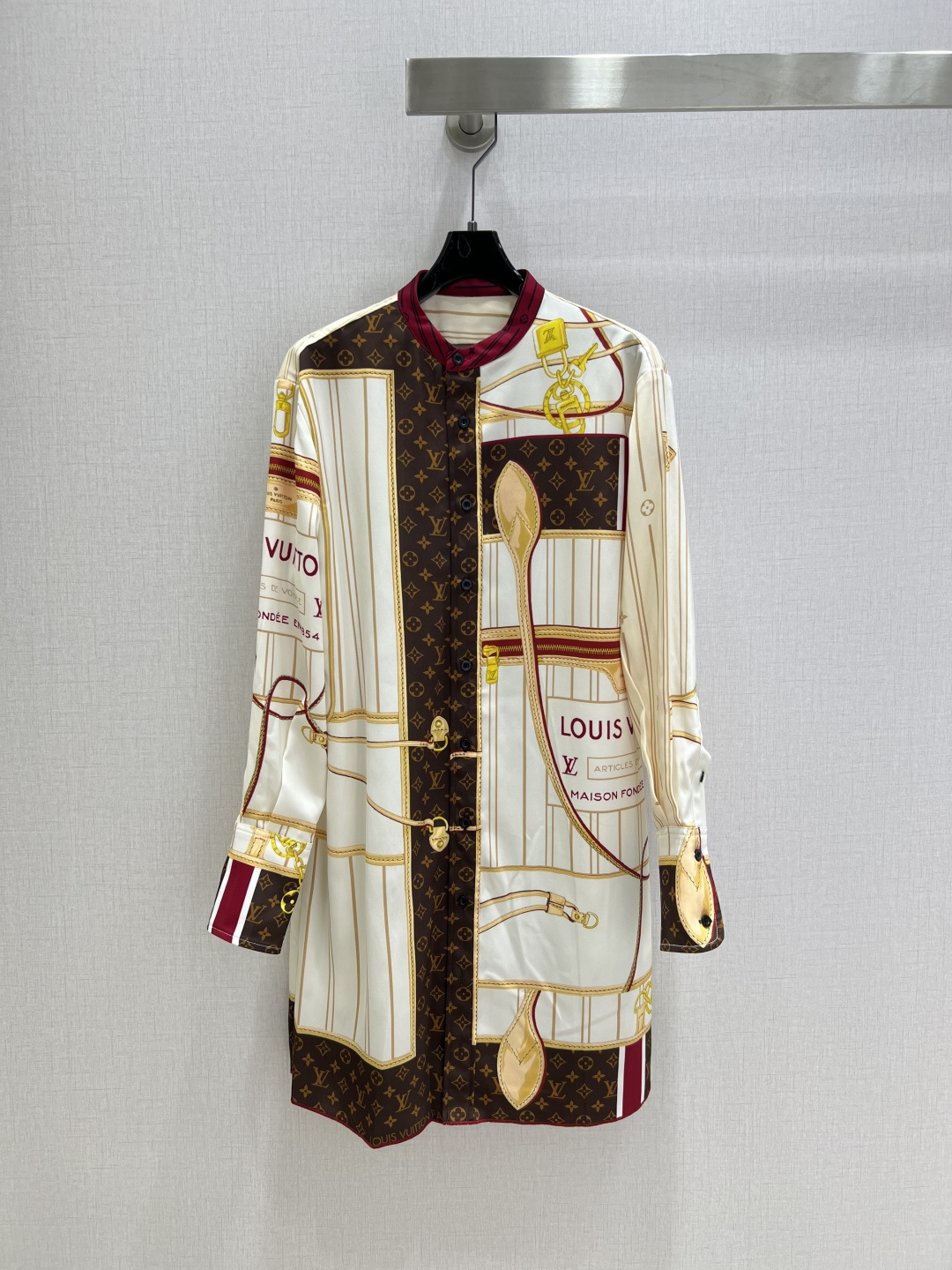 NO:544937,Highly recommended LV* 2025 early autumn new style printed long-sleeved dress The upper body is full of fashionable and high-end feeling. The cool style has its own aura. Ultra-light fabric. The texture is very stylish and high-end. The color is super positive. The upper body looks white and slim. The classic series with its own aesthetics. The upper body is full of aura. The length is just right. One color. SMLXL code. High-quality AB,,louis vuitton, skirts,alexander wang.19860909强烈推荐 LV*2025早秋新款 印花长袖连衣裙 上身就是满满的时髦高级感 巨拉风 自带气场 超轻薄面料 质感很奈斯 时髦又高级 颜色超级正 上身显白又显瘦 自带美感的经典系列 走路都带风上身气场全开 长度恰到好处 一个色 SMLXL码 高品质AB,,louis vuitton,skirts,alexander wang,Women's clothing