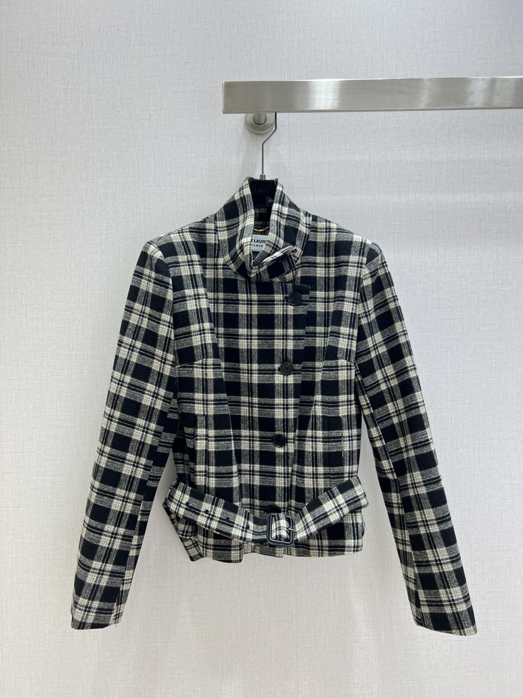 NO:546122,Highly recommended YSL* 2025 early autumn new style, plaid printed belt jacket, haute couture, fashion must be included. This outfit is particularly powerful. It can create a high-slim upper body effect, with a handsome and casual temperament in the American high street!  Highly recommended to keep the product. The imported fabric has a great texture!  Workmanship quality depends on details. Large products have been released. Two colors. SML code. High-quality ABC, saint laurent, jackets & coats, alexander wang.19860909强烈推荐 YSL*2025早秋新款 格子印花腰带外套 高定出品 时髦精必入 这穿搭的功能特别强大 随意打造显高显瘦的上身效果,美式高街帅气随性气质！强烈推荐自留款 进口面料质感超赞！做工品质看细节 大货已出 两个色 SML码 高品质ABC,,saint laurent,jackets & coats,alexander wang,Women's clothing