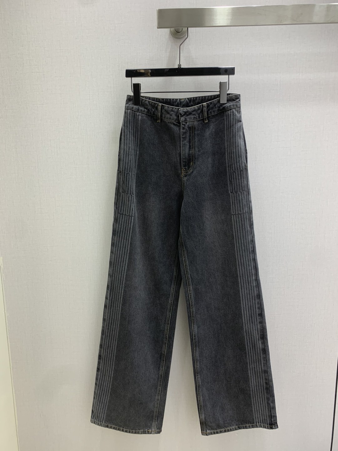 NO:546052,Highly recommended DiO*2025 early autumn new style, letter printing denim trousers, letter stripe pattern laser printing process, letter card decoration, two color SML code, high quality ABC, dior, alexander wang19860909强烈推荐 DiO*2025早秋新款 字母印花牛仔长裤 字母条纹图案激光打印工艺 字母牌牌装饰 两个色SML码 高品质ABC,,dior,alexander wang,Women's clothing