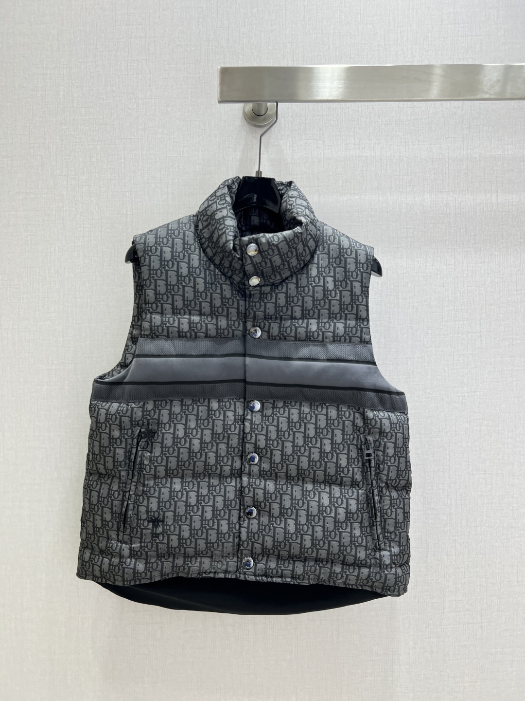 NO:546930,Highly recommended with dust bags DIO* early autumn new style, full-print down vest jacket, overall warmth effect, regular down jacket, casual and fashionable, perfect embellishment of classic logo, two colors SML code, high-quality AB,,dior, jackets & coats, down jacket, alexander wang19860909配防尘袋强烈推荐 DIO*早秋新款 满印羽绒马甲外套 整体保暖效果拉满,常规款羽绒服 休闲时尚,经典logo完美点缀 两个色 SML码 高品质AB,,dior,jackets & coats,down jacket,alexander wang,Women's clothing