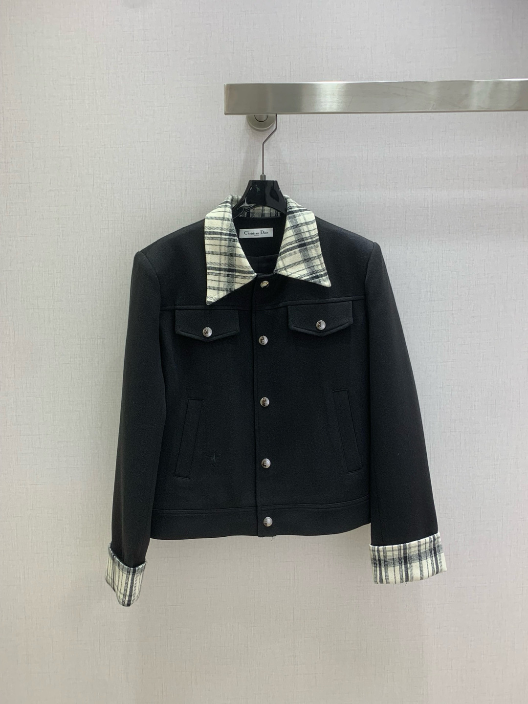 NO:549956,Highly recommended DIO*2025 autumn and winter new style, long-sleeved jacket with interface bag, produced by Rocket Speed!  The whole piece is three-dimensional tailored, with all-round exquisite upper body, super cover flesh to make it look slimming, and a refreshing and fashionable sense of high-end wear. Everyday elegant and fashionable, huge and versatile. The color is very beautiful. The fabric is high-end and textured. One color. SML code. High-quality ABC,,dior, jackets & coats,alexander wang.19860909强烈推荐 DIO*2025秋冬新款 拼接口袋长袖外套 火箭速度出品！整件立体剪裁 全方位精致做上身超级遮肉显瘦 穿出清爽时髦的高级感 日常优雅又时髦巨百搭 颜色很好看 面料高级又有质感 一个色 SML码 高品质ABC,,dior,jackets & coats,alexander wang,Women's clothing