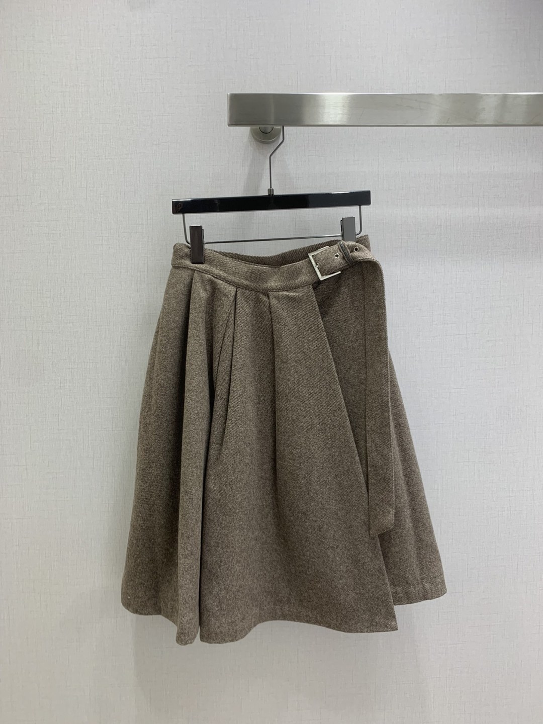 NO:564904,Highly recommended BC*2025 new autumn and winter wool suit long skirt. Contains wool, smart and fashionable. Recommended for daily wear. Sense of details online. A must-have item to enhance your temperament. One color. SMLXL code. High quality ABC, skirts, business suit, alexander wang19860909强烈推荐 BC*2025秋冬新款 羊毛呢西装长半裙 含羊毛干练利落时髦有致 日常穿搭推荐款 细节感在线 提升气质感必备单品 一个色 SMLXL码 高品质ABC,,skirts,business suit,alexander wang,Women's clothing