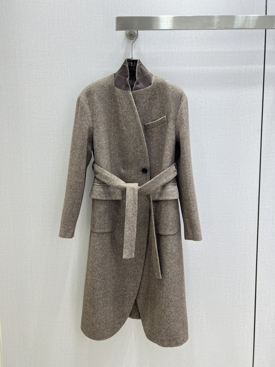 NO:564881,Highly recommended BC*2025 new autumn and winter woolen long suit jacket. Contains wool, smart and fashionable. Recommended for daily wear. Sense of details online. A must-have item to enhance your temperament. One color. SMLXL code. High quality ABC,,jackets & coats,business suit,alexander wang19860909强烈推荐 BC*2025秋冬新款 羊毛呢长款西装外套 含羊毛干练利落时髦有致 日常穿搭推荐款 细节感在线 提升气质感必备单品 一个色 SMLXL码 高品质ABC,,jackets & coats,business suit,alexander wang,Women's clothing