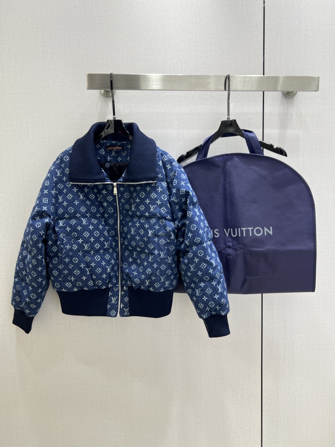 Louis Vuitton Monogram Padded Puffer Jacket | 90 Goose Down, S-L 2 cmp i1760279598819 9636 0 0