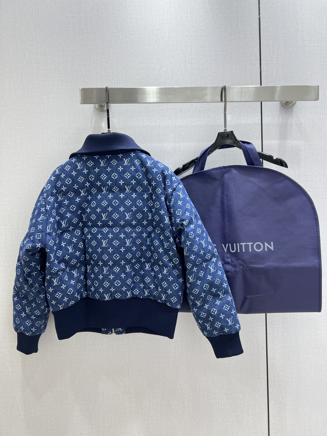 Louis Vuitton Monogram Padded Puffer Jacket | 90 Goose Down, S-L 10 cmp i1760279624395 1280 0 7