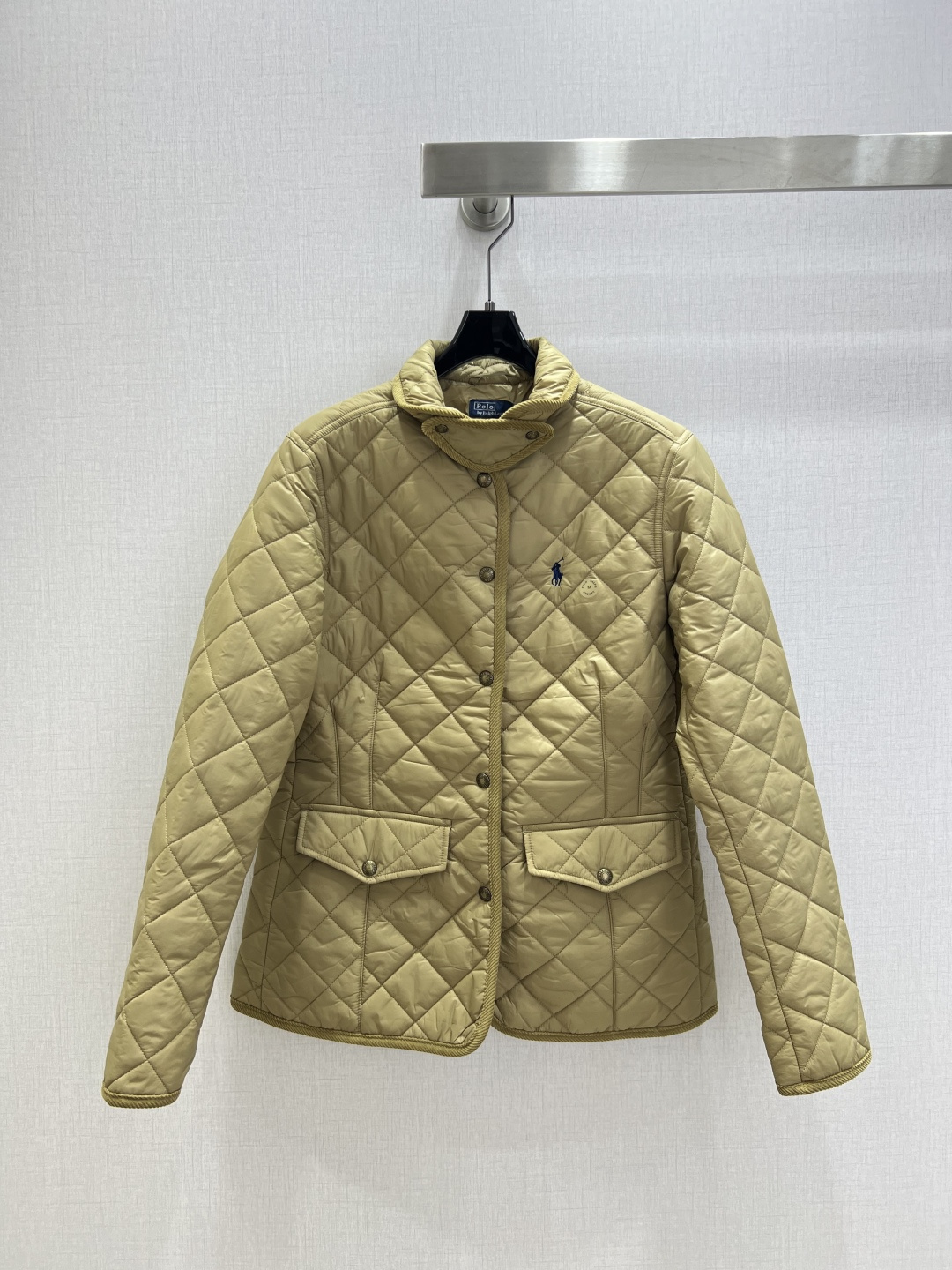 NO:566712,Highly recommended RL* 2025 new autumn and winter diamond pocket cotton jacket. Pay close attention to the details. The most distinctive high-grade material. The upper body is very rustic. Clean and classy. It enhances the temperament~~ It completely follows the standard of high-end ready-to-wear. Fall in love at first sight. The temperament is a must-have for MM. Two colors SMLXL code. High-quality ABC, jackets & coats, alexander wang19860909强烈推荐 RL*2025秋冬新款 菱格口袋棉服外套 仔细看细节 最具特色的高级材质 上身非常飒 干净有品 提气质~~完全按照高定成衣水准 一眼爱上 气质MM必入 两个色 SMLXL码 高品质ABC,,jackets & coats,alexander wang,Women's clothing