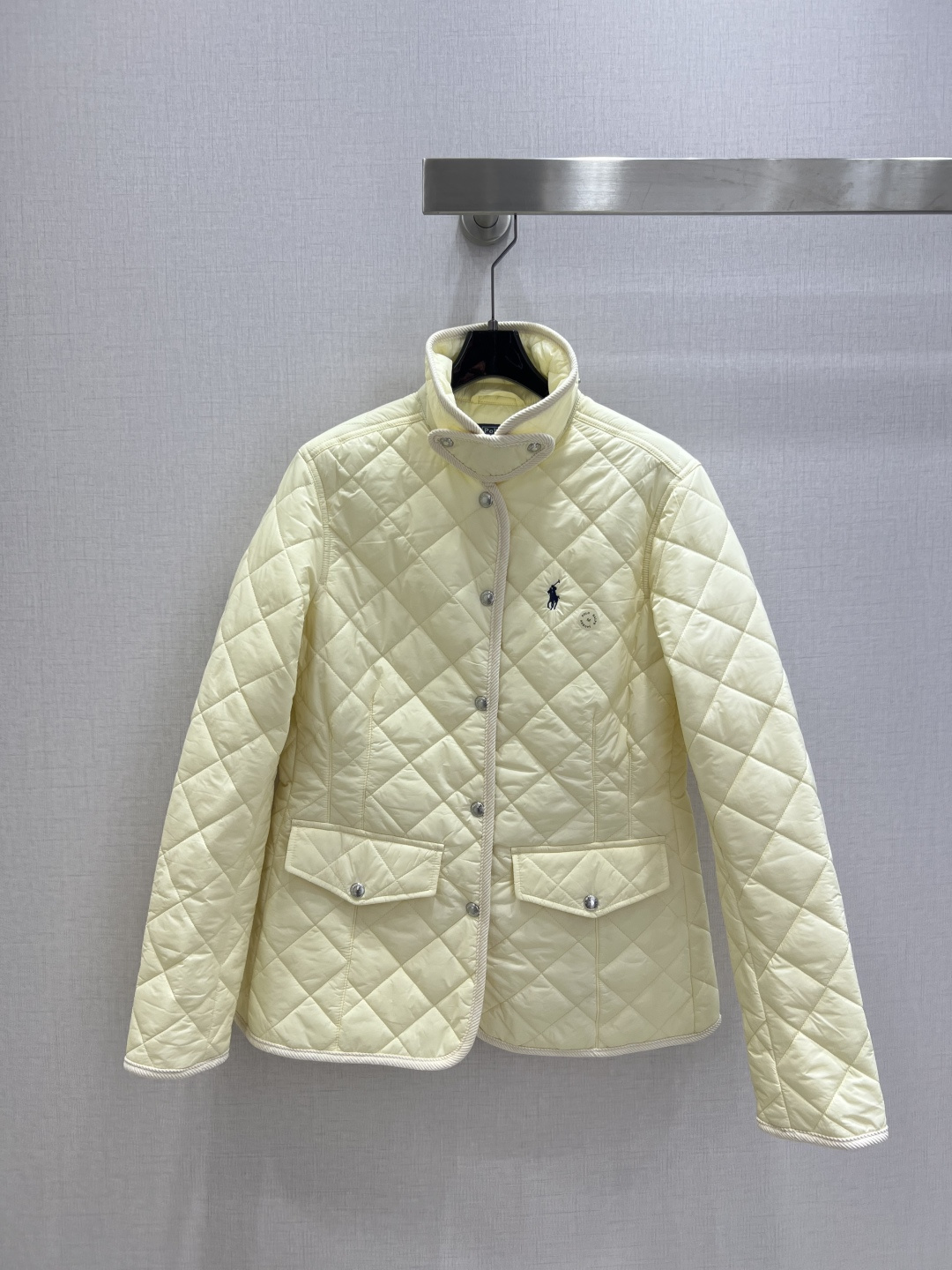 NO:566702,Highly recommended RL* 2025 new autumn and winter diamond pocket cotton jacket. Pay close attention to the details. The most distinctive high-grade material. The upper body is very rustic. Clean and classy. It enhances the temperament~~ It completely follows the standard of high-end ready-to-wear. Fall in love at first sight. The temperament is a must-have for MM. Two colors SMLXL code. High-quality ABC, jackets & coats, alexander wang19860909强烈推荐 RL*2025秋冬新款 菱格口袋棉服外套 仔细看细节 最具特色的高级材质 上身非常飒 干净有品 提气质~~完全按照高定成衣水准 一眼爱上 气质MM必入 两个色 SMLXL码 高品质ABC,,jackets & coats,alexander wang,Women's clothing