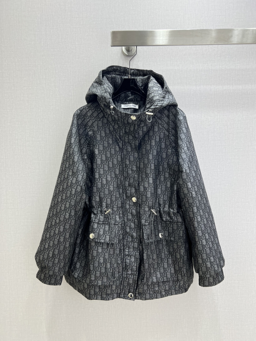 NO:576215,Highly recommended DIO* 2025 new autumn and winter hooded double pocket quilted jacket, jacquard fabric, classic and stylish, can be perfectly controlled in all kinds of styles ~ advanced ready-to-wear style, the details are so beautiful!  Exquisite and everyday, easy to control!  The texture is great!  Age reduction, fashion, casual girlishness, highly recommended!  !  Two colors SML code high quality ABC,,dior,jackets & coats,hats,alexander wang19860909强烈推荐 DIO*2025秋冬新款 连帽双口袋夹棉外套 提花面料 经典又有型 各种都能完美驾驭～高级成衣做法,细节美到爆！精美又日常,轻松驾驭！质感棒棒哒！减龄 时尚 休闲少女感,强推！！两个色 SML码 高品质ABC,,dior,jackets & coats,hats,alexander wang,Women's clothing