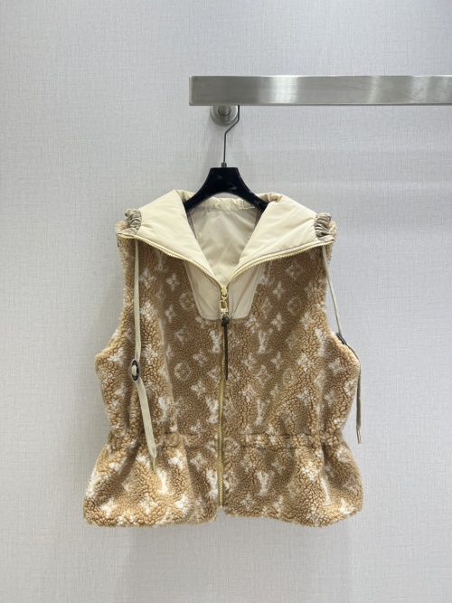 Louis Vuitton 2025 Fall/Winter Plush Hooded Vest - Stylish and Luxurious 3 Louis Vuitton 2025 Fall/Winter Plush Hooded Vest - Stylish and Luxurious