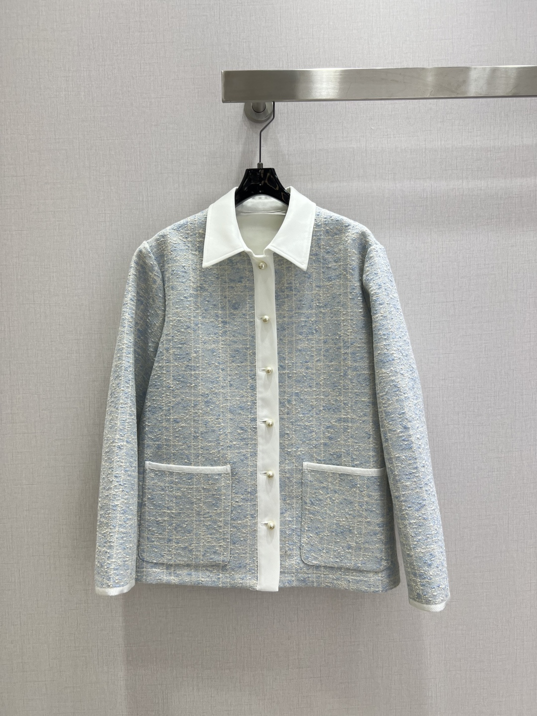 NO:576787,Highly recommended DIO*2025 new autumn and winter style. Lapel double pocket slub coat. Imported material. Slightly wide silhouette. Heavy-duty high-quality goods. Comfortable to wear. More stylish. A style that is not picky at all. Retro lady style. Two colors. SML code. High quality ABC, dior, jackets & coats, alexander wang19860909强烈推荐 DIO*2025秋冬新款 翻领双口袋粗纺外套 进口材质 轮廓微挺阔 重磅高货 穿着舒适 更具有型 一款完全不挑人穿着的衣型 复古名媛风 两个色 SML码 高品质ABC,,dior,jackets & coats,alexander wang,Women's clothing