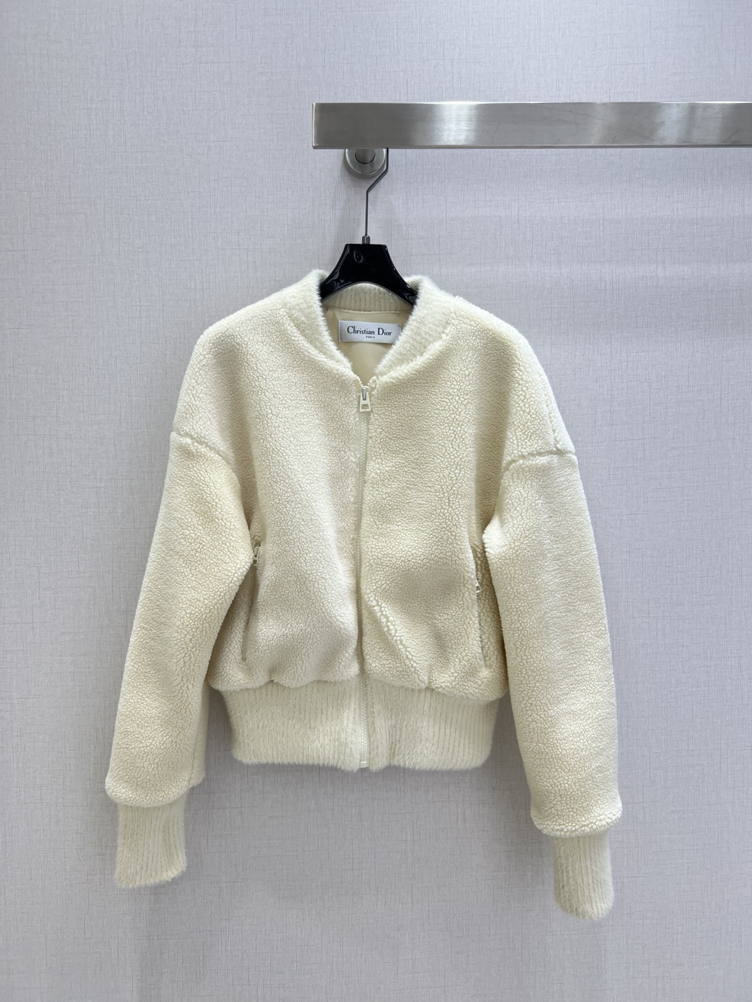 NO:590446,Highly recommended DIO*2025 new autumn and winter artificial lamb wool jacket, fashionable, low-key, luxurious and high-end!  The styles are versatile and not picky, customized technical fabrics, workmanship quality depends on the details. Bai Fumei is a must-have!  One color SML code high quality ABC2.,,dior,jackets & coats,alexander wang19860909强烈推荐 DIO*2025秋冬新款 人造羊羔毛外套 时髦低调气质又奢华高级！版型百搭不挑人,定制科技面料 做工品质看细节.白富美必入！一个色 SML码 高品质ABC2.,,dior,jackets & coats,alexander wang,Women's clothing