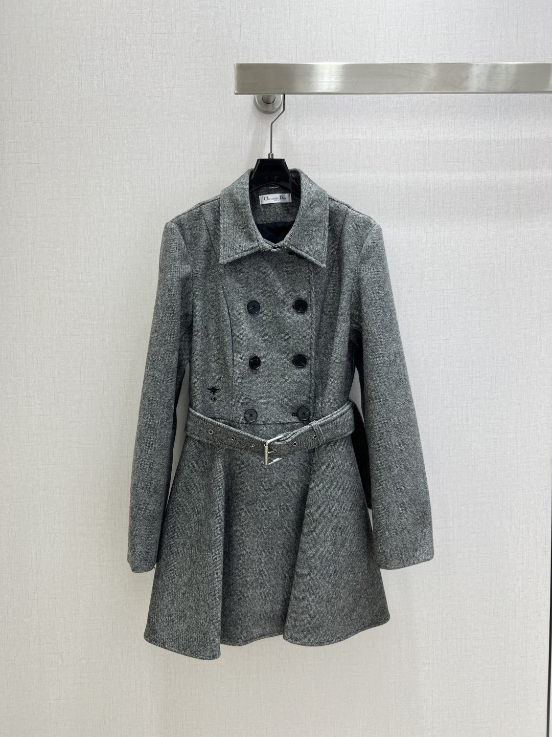 NO:590426,Highly recommended DIO*2025 new autumn and winter double-breasted belt dress. Customized fabric. Retro and fashionable. It meets the dual needs of comfort and fashion and can be integrated into every daily dressing scene. The playful and age-reducing design elements echo the vitality. One color SML code. High quality ABC, dior, skirts, alexander wang19860909强烈推荐 DIO*2025秋冬新款 双排扣腰带连衣裙 定制面料 复古时髦 贴合舒适与时髦的双需求能融入每个日常的穿搭场景中.俏皮减龄充满元气的设计元素相呼应.一个色 SML码 高品质ABC,,dior,skirts,alexander wang,Women's clothing