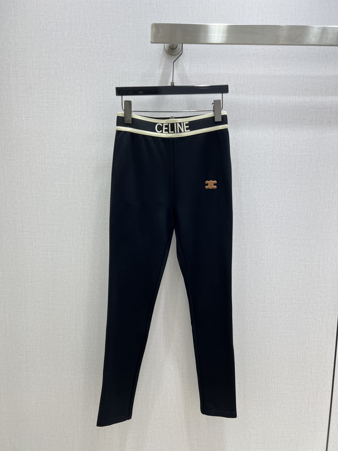 NO:590814,Highly recommended CEL* 2025 new autumn and winter letter web plus velvet leggings, mid-high waist elastic, yoga pants, sports pants, fitness pants, tight and super slim, comfortable and easy to wear, making the body slim and tall!  Super versatile, a must-have for a goddess’s wardrobe. Order it here. One color, SML code, high quality ABC,,alexander wang19860909强烈推荐 CEL*2025秋冬新款 字母织带加绒打底裤 中高腰弹力,瑜珈裤,运动裤,健身裤,紧身超显瘦 舒适好穿上身显瘦又高挑！ 超百搭 女神衣橱必备款.砸单过来吧 一个色 SML码 高品质ABC,,alexander wang,Women's clothing