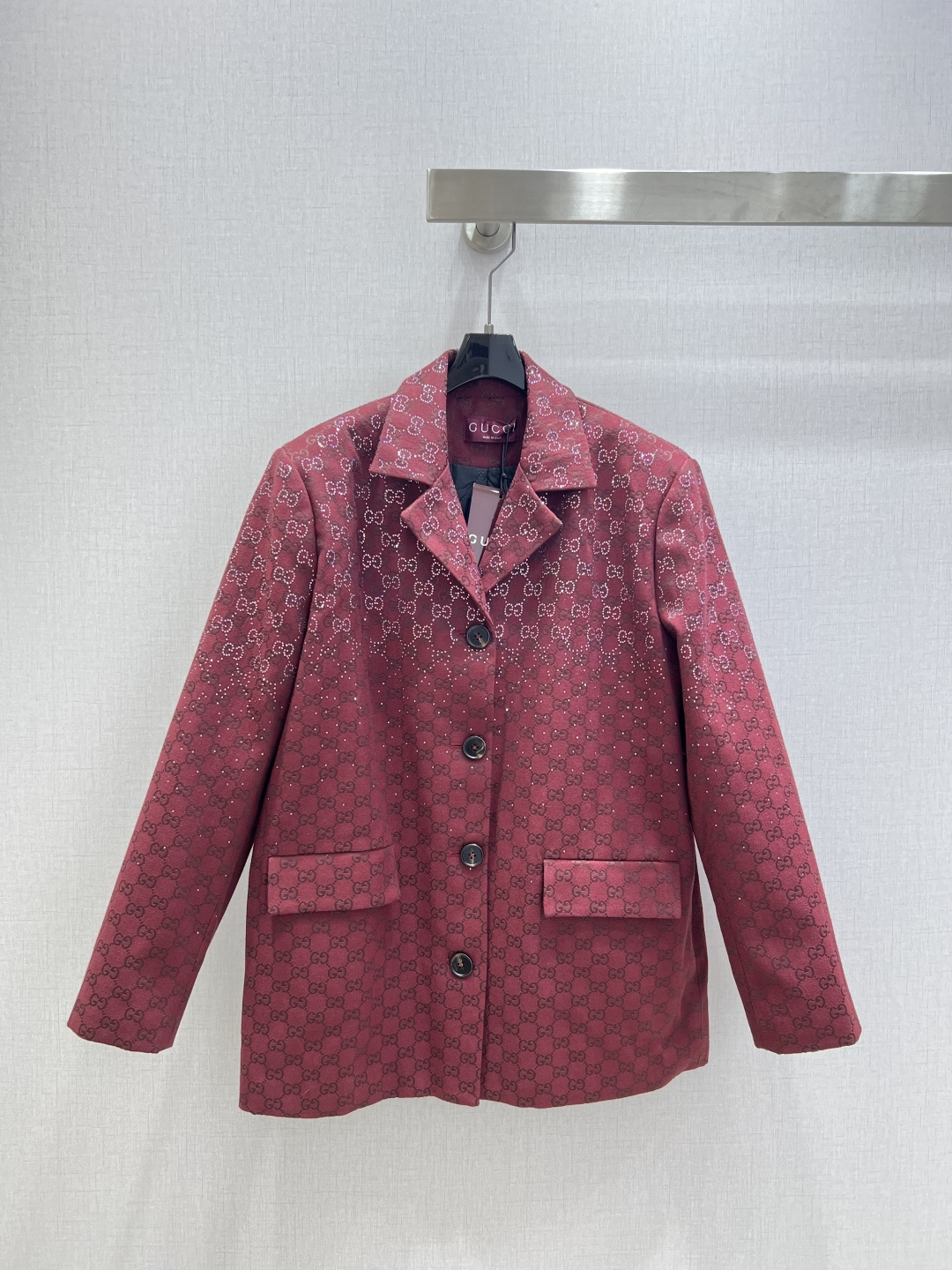 NO:607545,Highly recommended GUC* 2025 new autumn and winter style jacquard double pocket quilted suit jacket hot diamond jacquard zipper skirt separate batch hot diamond design A cute style, the version is easy to control, it is OK to wear for daily commuting, regardless of the occasion. The sense of layering is richer, and full of small details are a plus. Exquisite workmanship, age-reducing fashion, good HOLD style, won the hearts of fairies, soft and textured, classic one color SML code  High quality outerwear,,gucci,skirts,jackets & coats,business suit,alexander wang19860909强烈推荐 GUC*2025秋冬新款 提花双口袋夹棉西装外套烫钻提花拉链半裙 分开批 烫钻设计 可A可乖的风格,版型属于谁都好驾驭的,日常通勤穿什么的都是很OK的,不挑场合的 层次感更加丰富,满满小细节太加分了.做工精致 减龄时尚 好HOLD住造型 深得仙女心 柔软有质感 经典之作 一个色 SML码 高品质外,,gucci,skirts,jackets & coats,business suit,alexander wang,Women's clothing